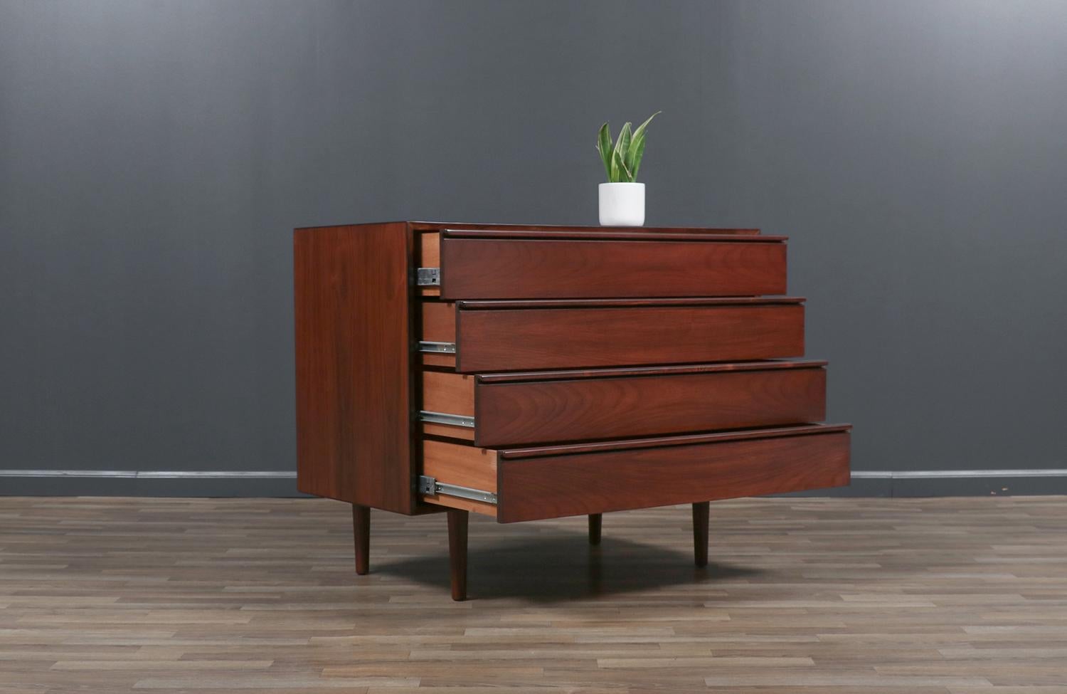 Scandinavian Modern Rosewood Dresser by Westnofa Furniture In Excellent Condition In Los Angeles, CA