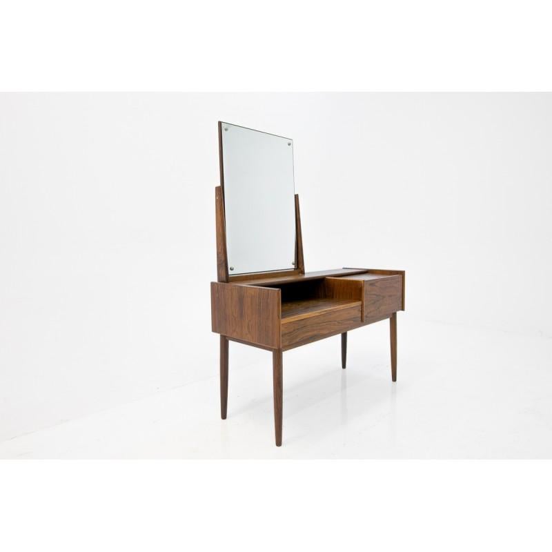 Unique Danish dressing table with original mirror.
Table made of rosewood in Denmark, in circa 1970s.
Preserved in very good quality. After wood cleaning and conservation process.
        