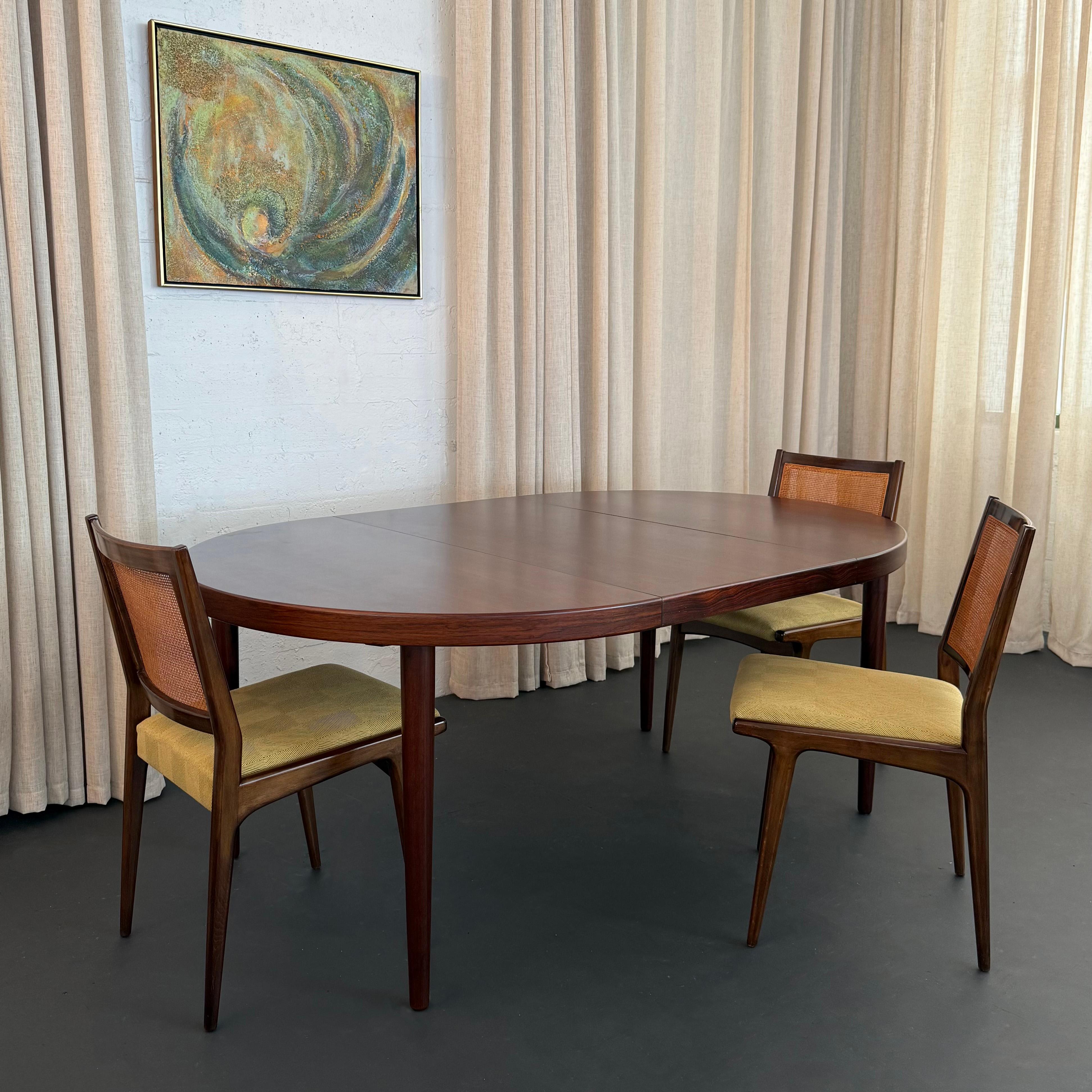 Table de salle à manger à rallonge en bois de rose The Modern Scandinavian Kai Kristiansen Bon état - En vente à Brooklyn, NY