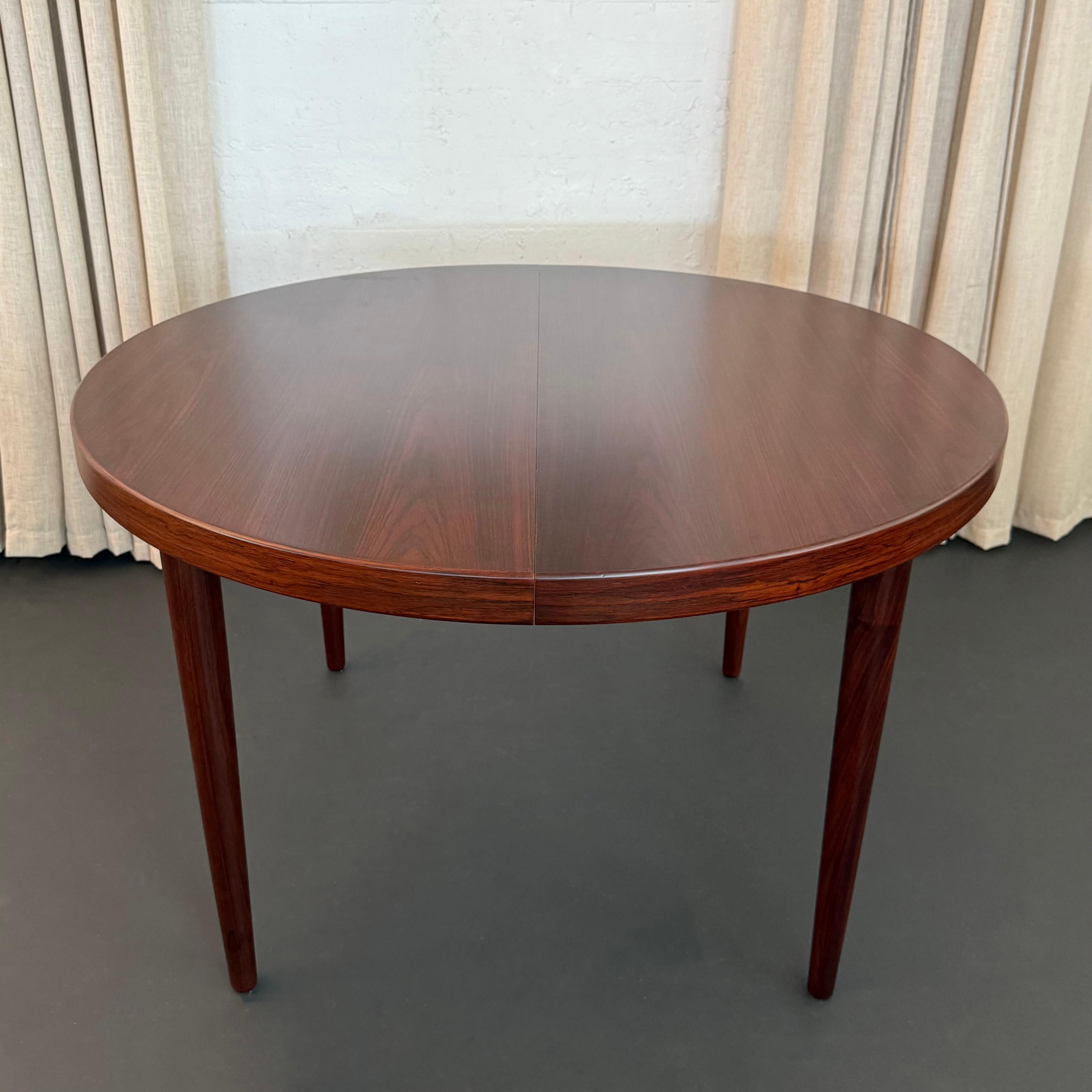Bois de rose Table de salle à manger à rallonge en bois de rose The Modern Scandinavian Kai Kristiansen en vente