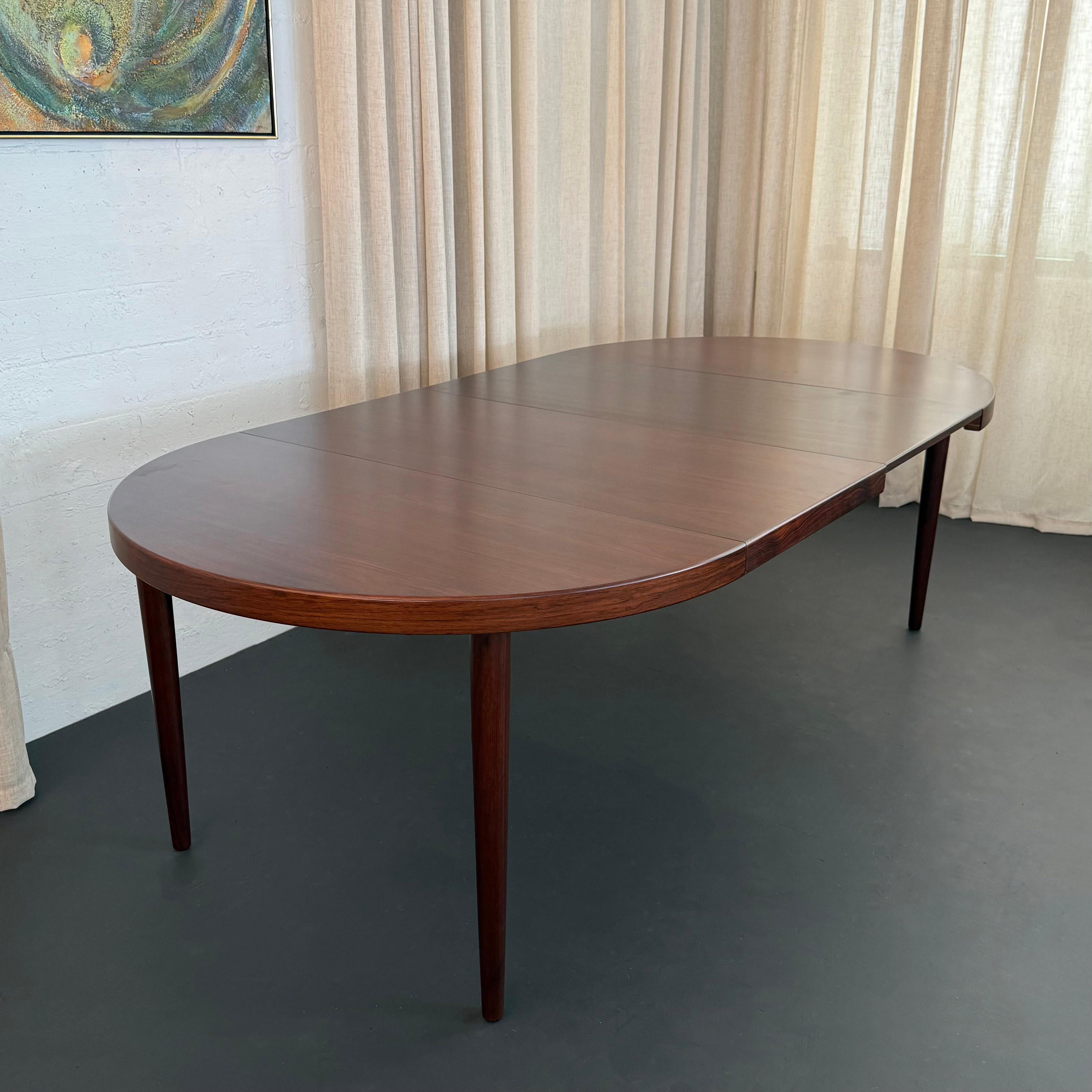 Table de salle à manger à rallonge en bois de rose The Modern Scandinavian Kai Kristiansen en vente 1