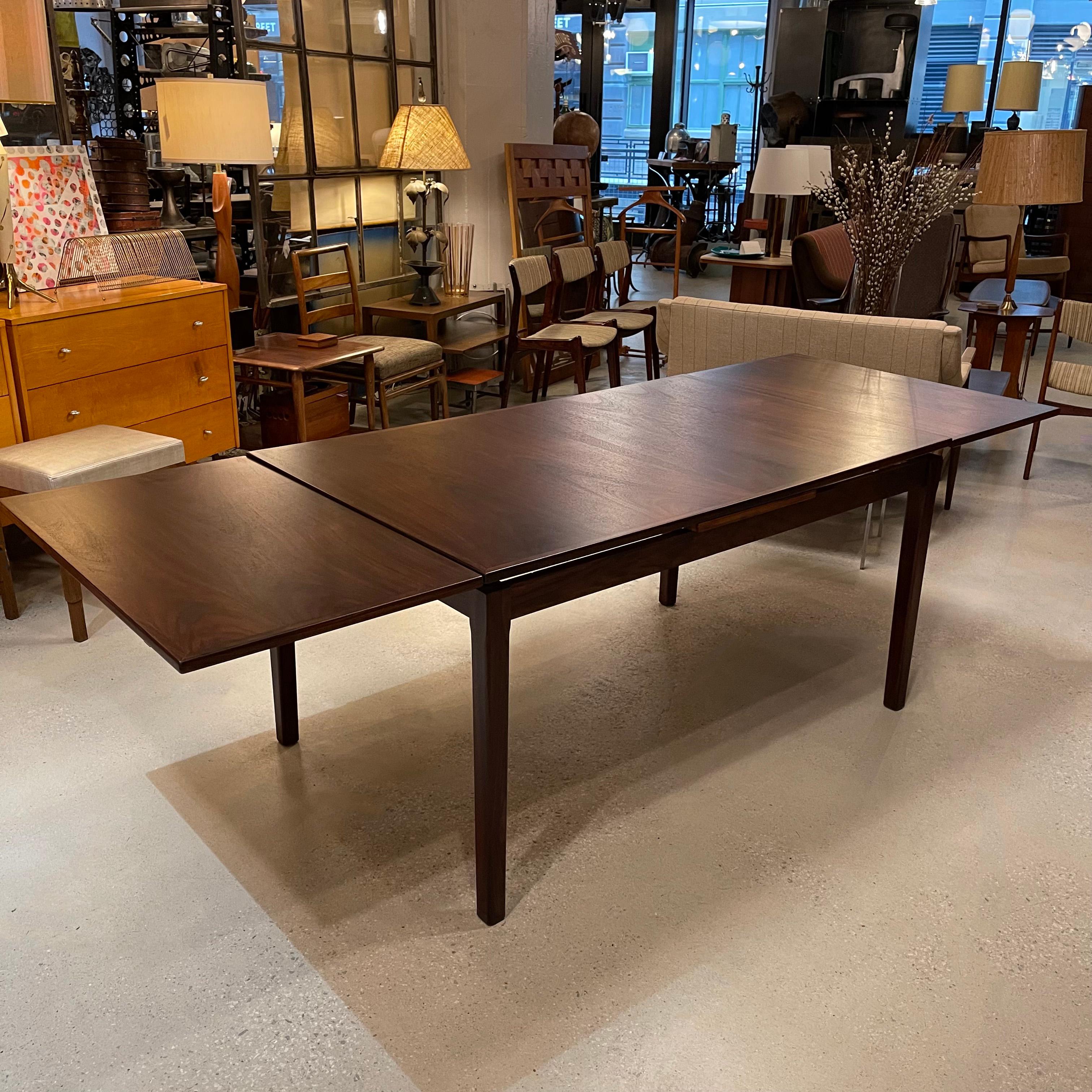 Scandinavian Modern Rosewood Extension Dining Table In Good Condition In Brooklyn, NY