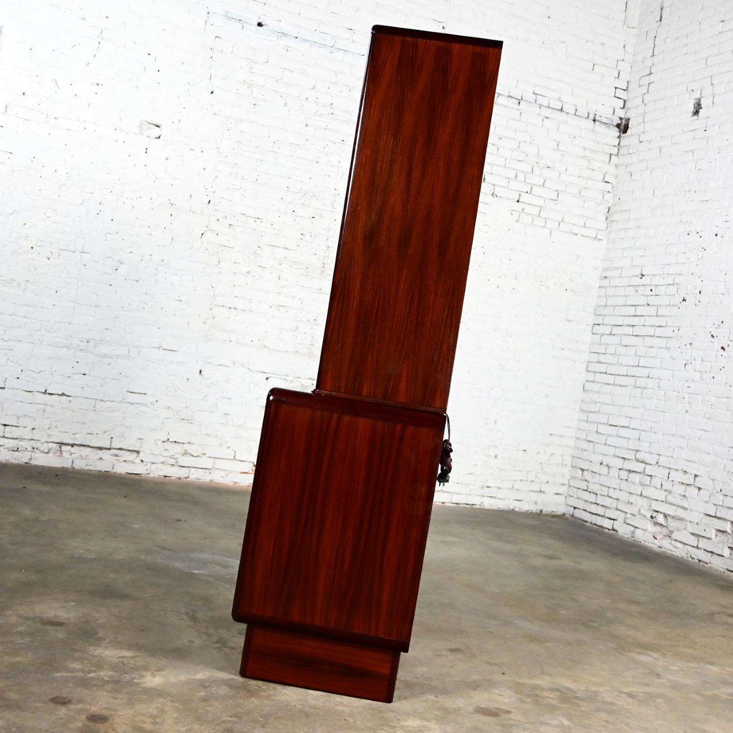 Scandinavian Modern Rosewood Lighted China Hutch Sideboard by Kibaek Mobelfabrik 4