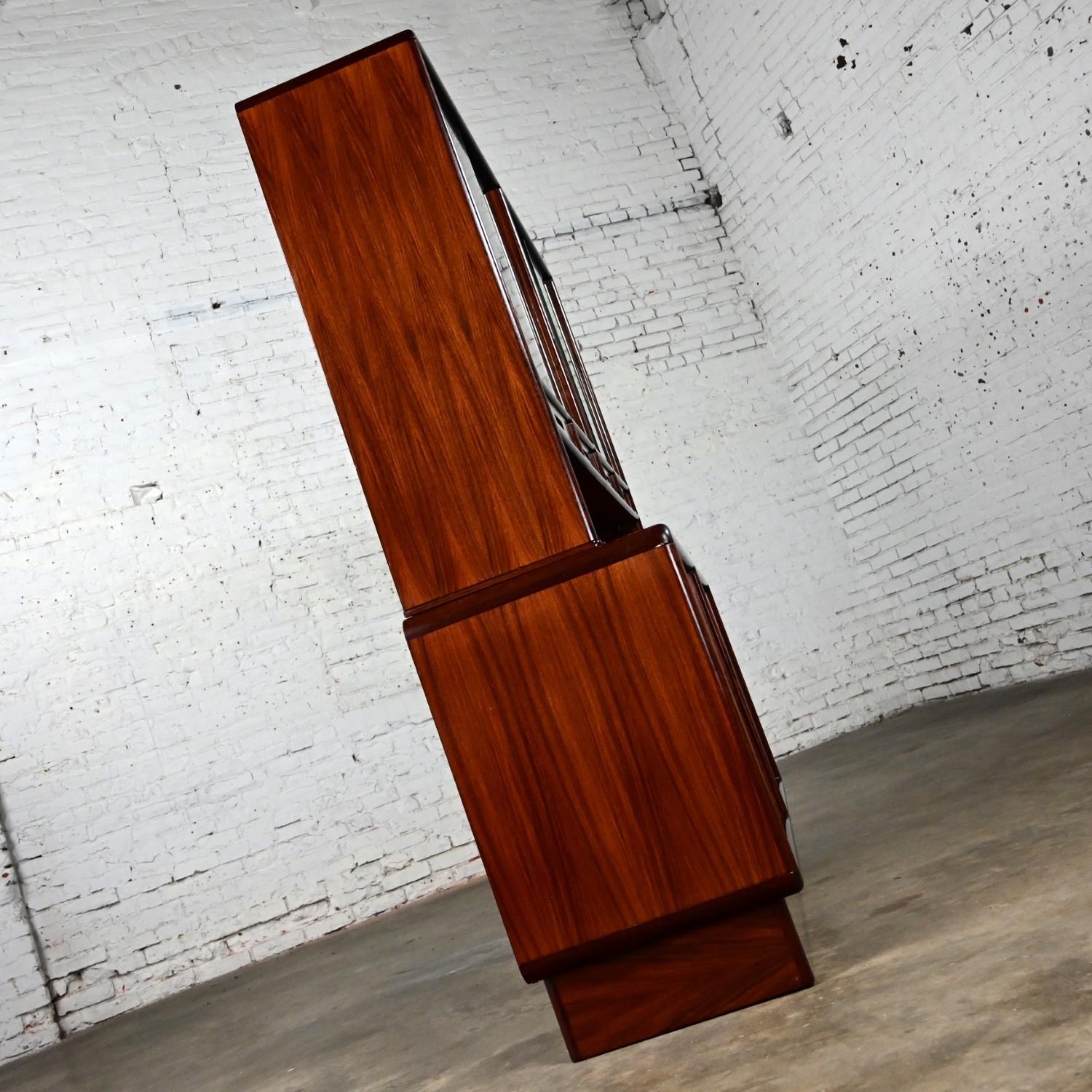 Scandinavian Modern Rosewood Lighted China Hutch Sideboard by Kibaek Mobelfabrik 5