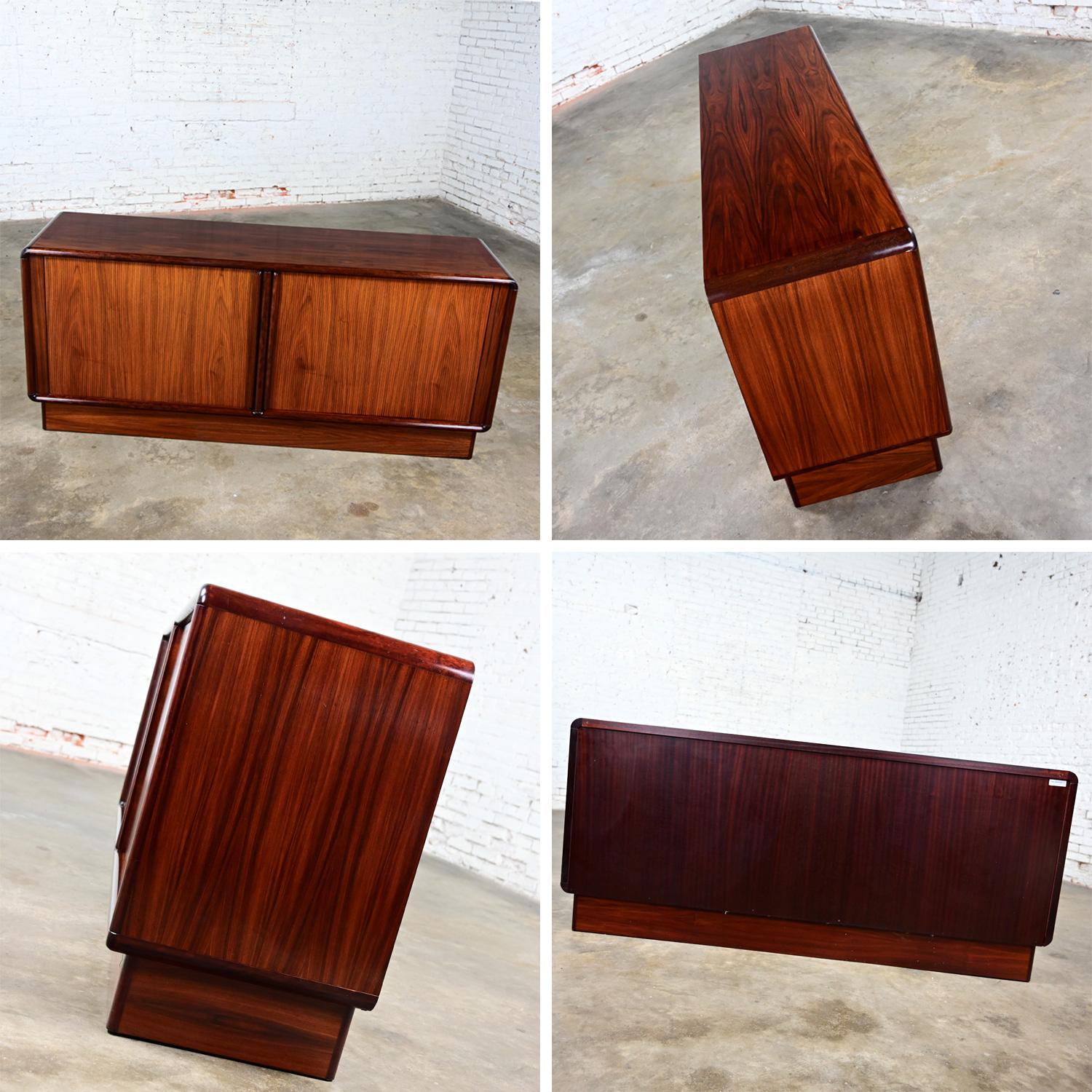 Scandinavian Modern Rosewood Lighted China Hutch Sideboard by Kibaek Mobelfabrik 8