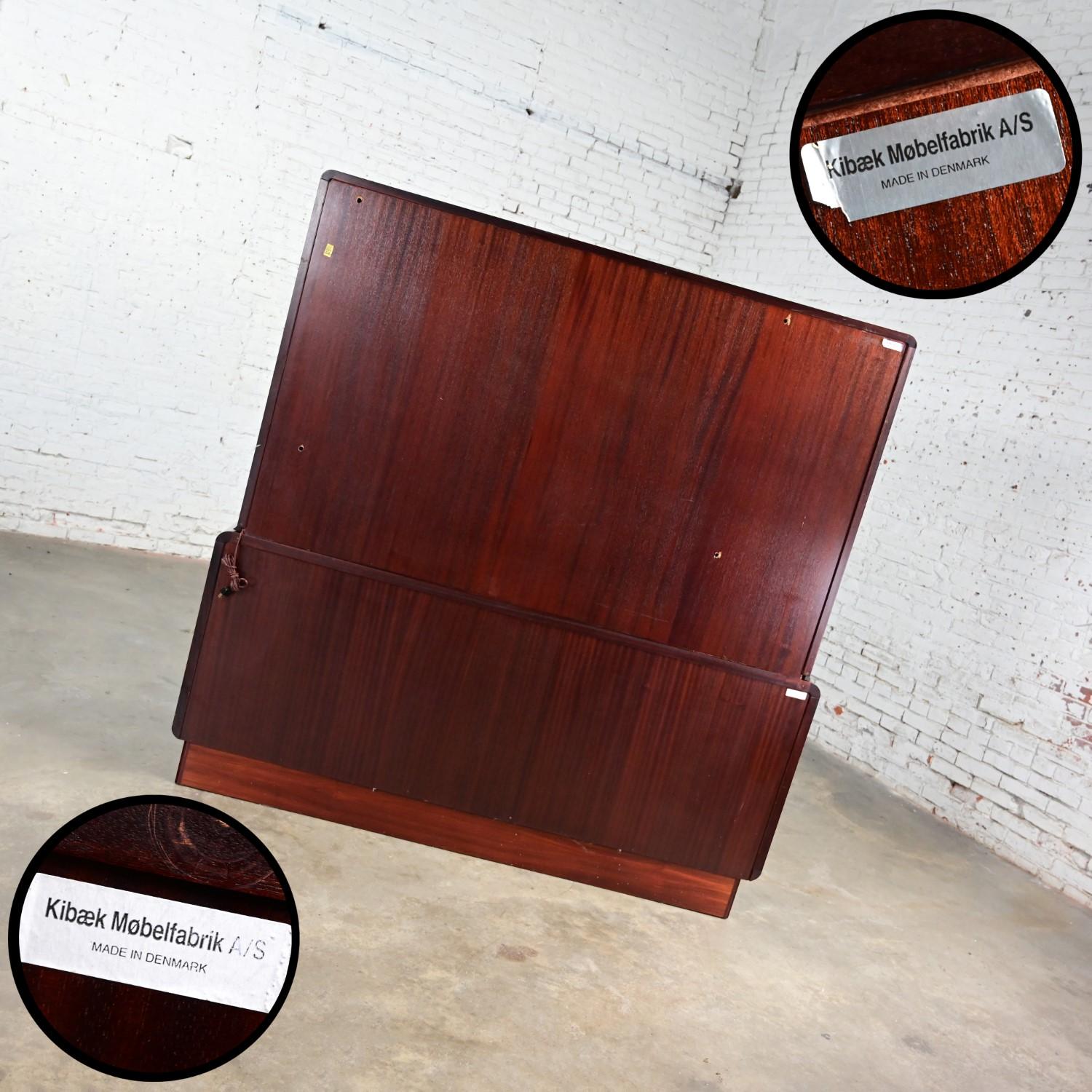 Scandinavian Modern Rosewood Lighted China Hutch Sideboard by Kibaek Mobelfabrik 13