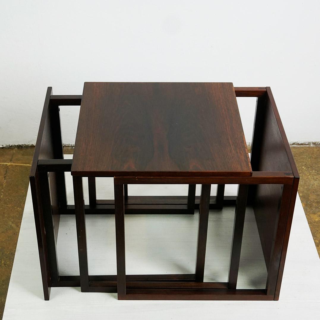 Milieu du XXe siècle Tables gigognes scandinaves modernes en bois de rose  par Kai Kristiansen Danemark en vente