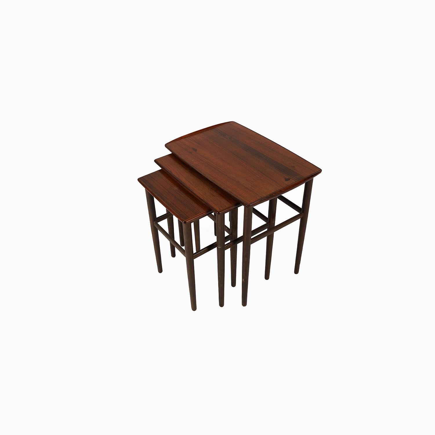 Scandinavian Modern Rosewood Nesting Tables In Good Condition For Sale In Minneapolis, MN