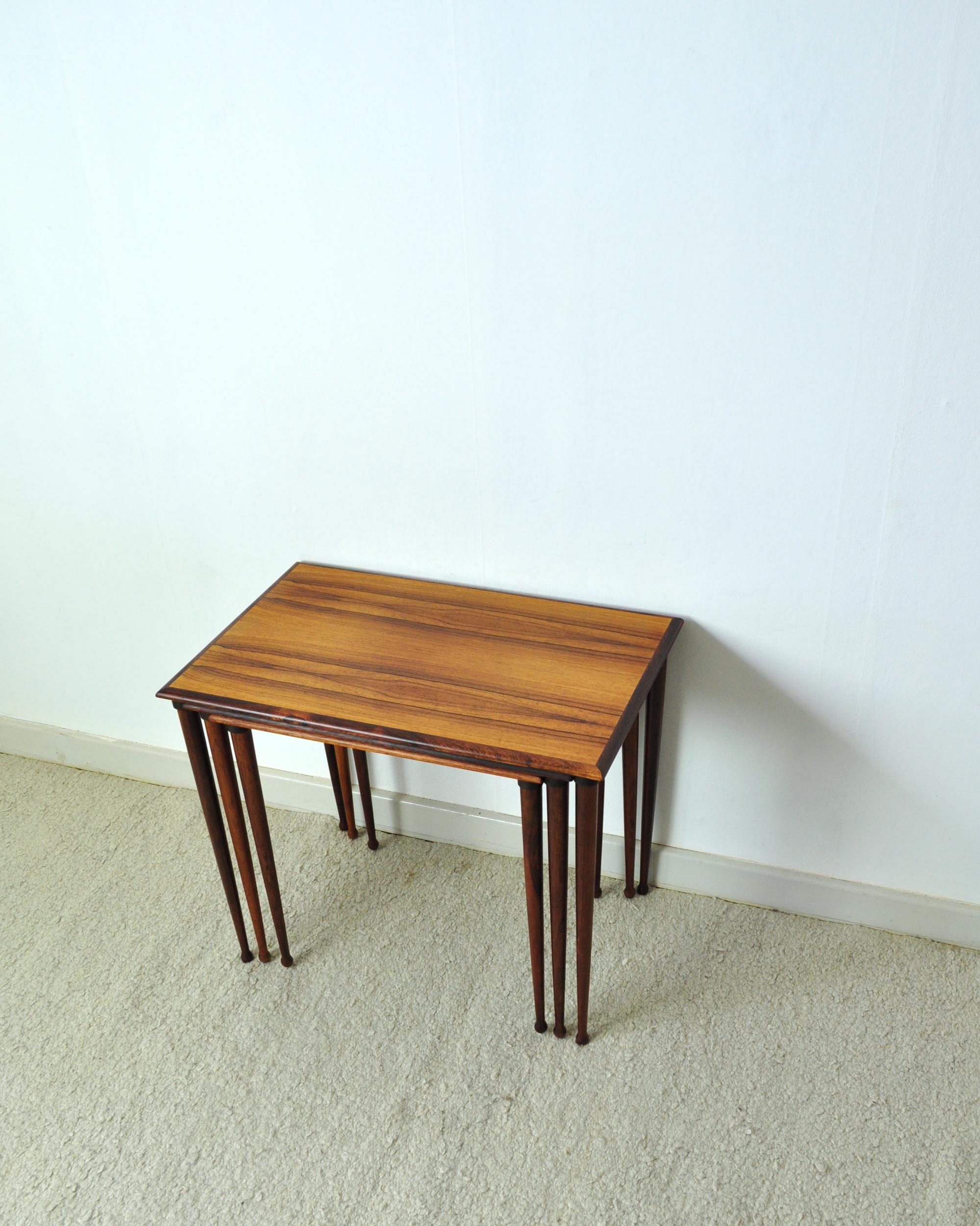 Scandinavian Modern Rosewood Nesting Tables with Drumstick Legs In Good Condition For Sale In Vordingborg, DK