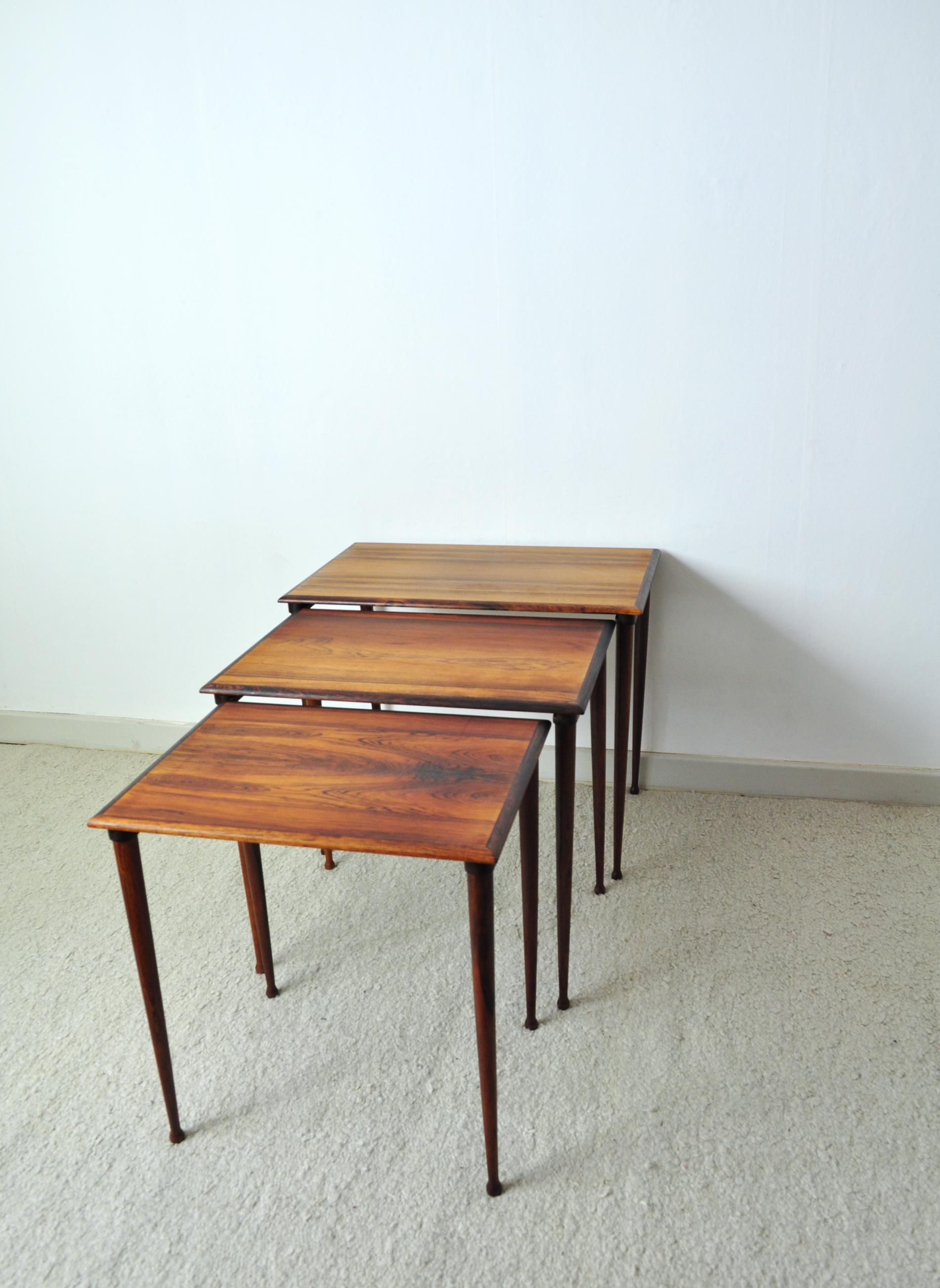 Scandinavian Modern Rosewood Nesting Tables with Drumstick Legs For Sale 3