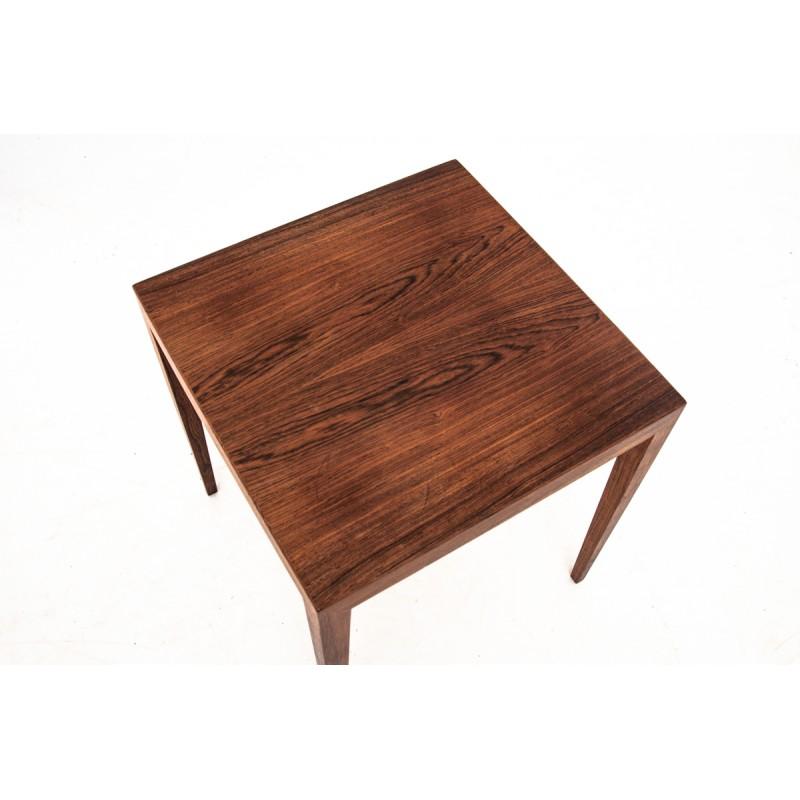 An elegant, rosewood coffee table from Denmark, from circa 1960s.
Minimal and simple form.
Beautiful rosewood condition.