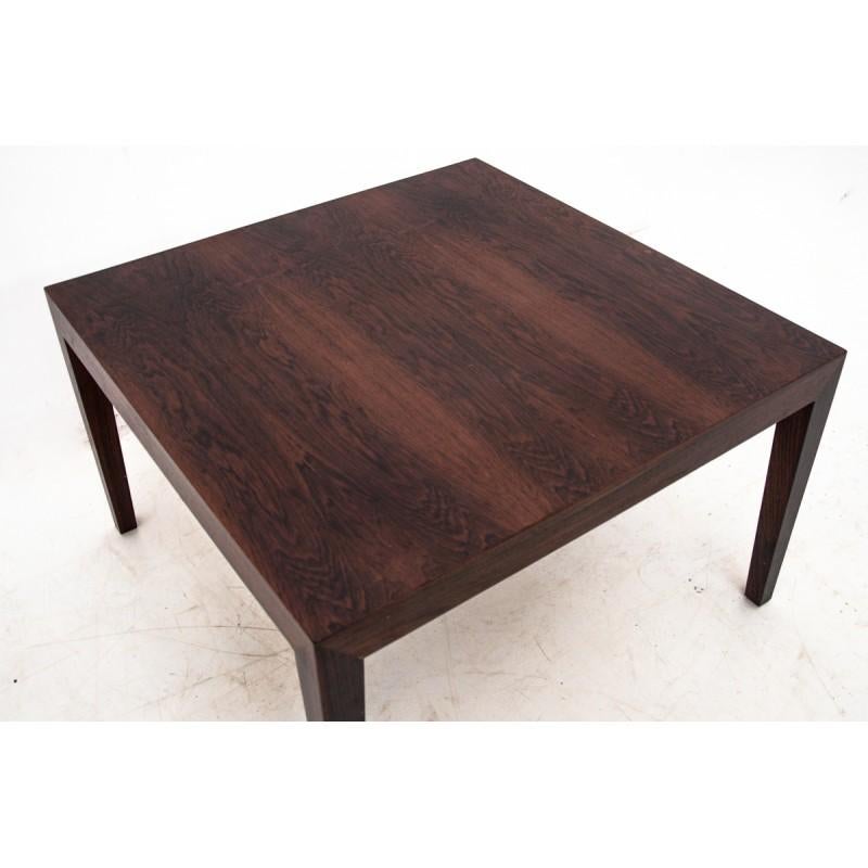 An elegant, rosewood coffee table from Denmark, from circa 1960s.
Minimal and simple form.
Beautiful rosewood condition.