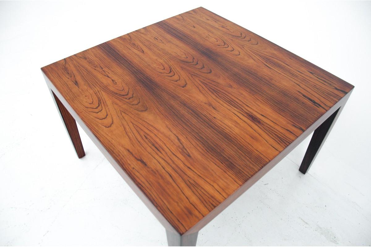 Scandinavian Modern Rosewood Side / Coffee Table, circa 1960s In Good Condition For Sale In Chorzów, PL