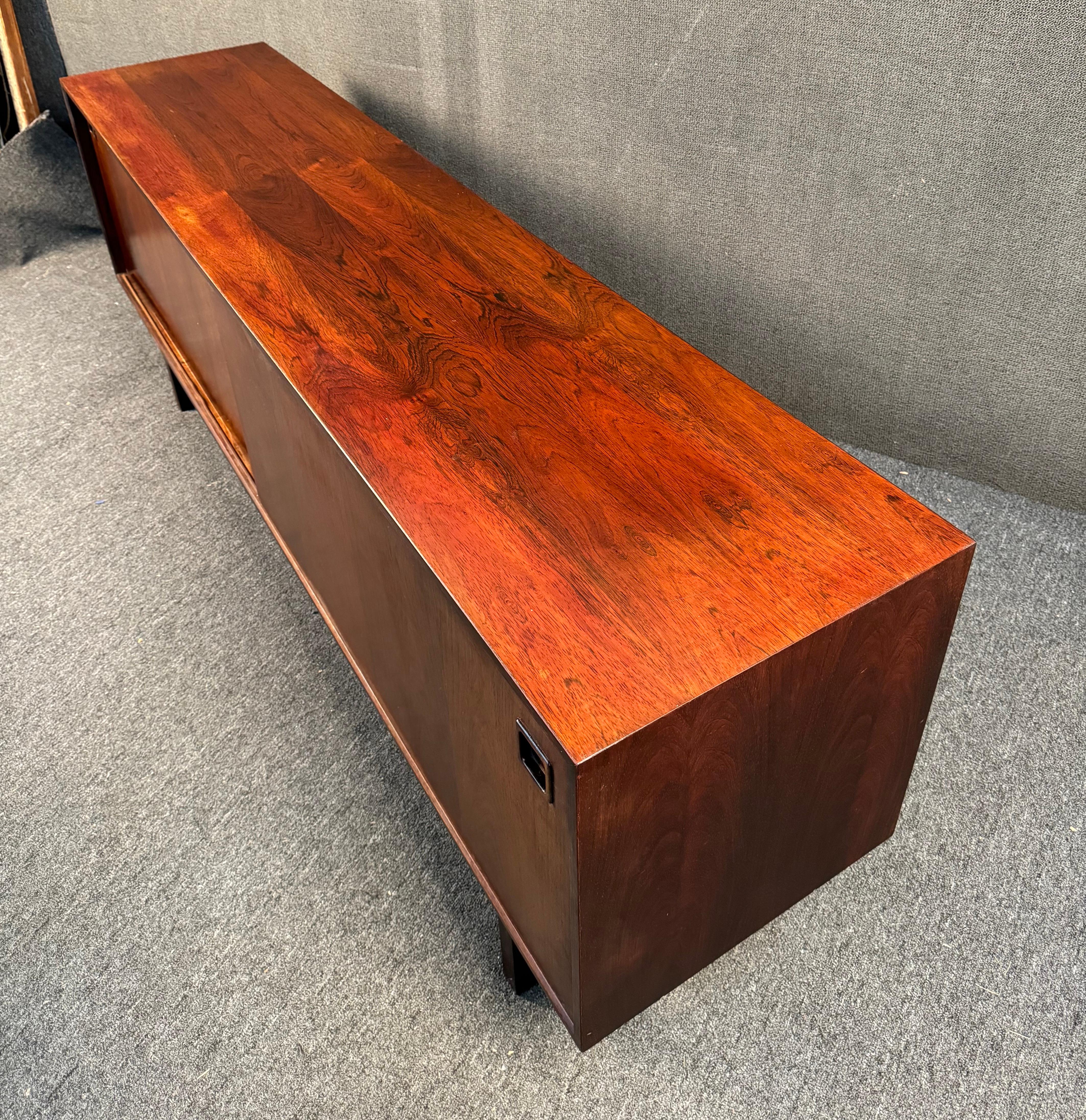 Credenza moderna scandinava in legno di palissandro di Gunni Oman in vendita 9