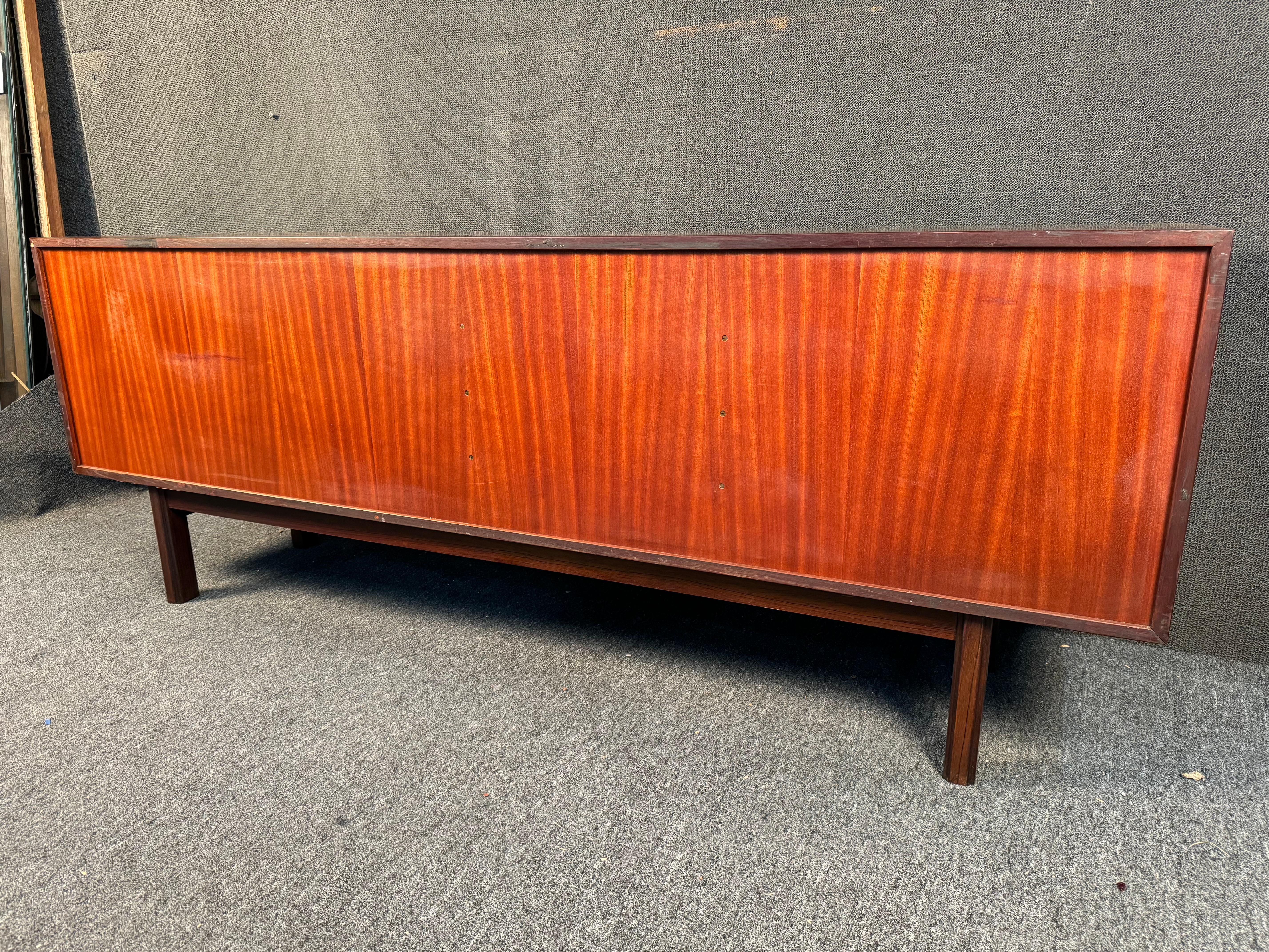 Credenza moderna scandinava in legno di palissandro di Gunni Oman in vendita 10