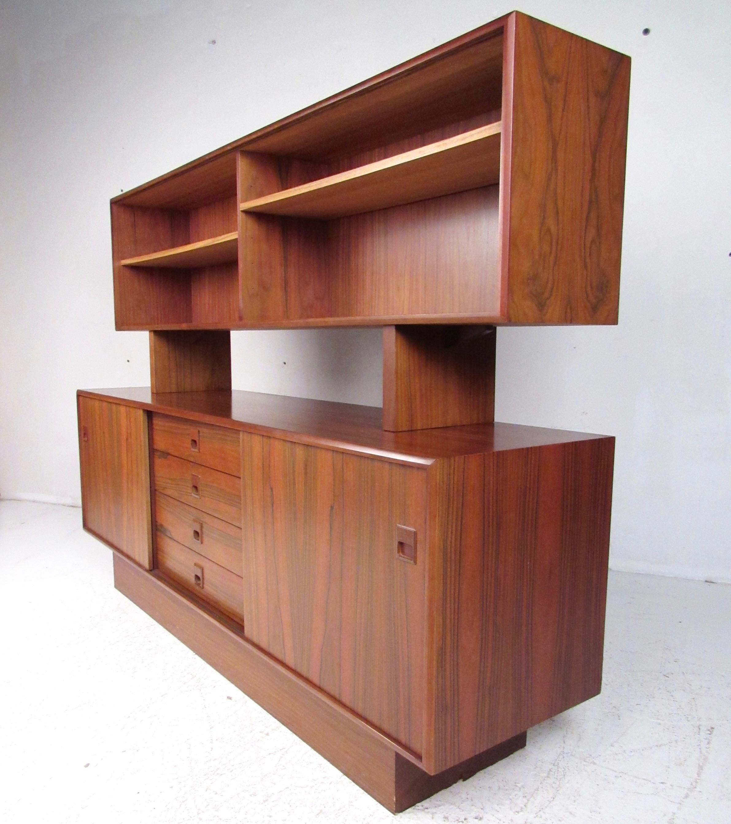 Scandinavian Modern Rosewood Sideboard with Cupboard Top Bookshelf In Good Condition In Brooklyn, NY