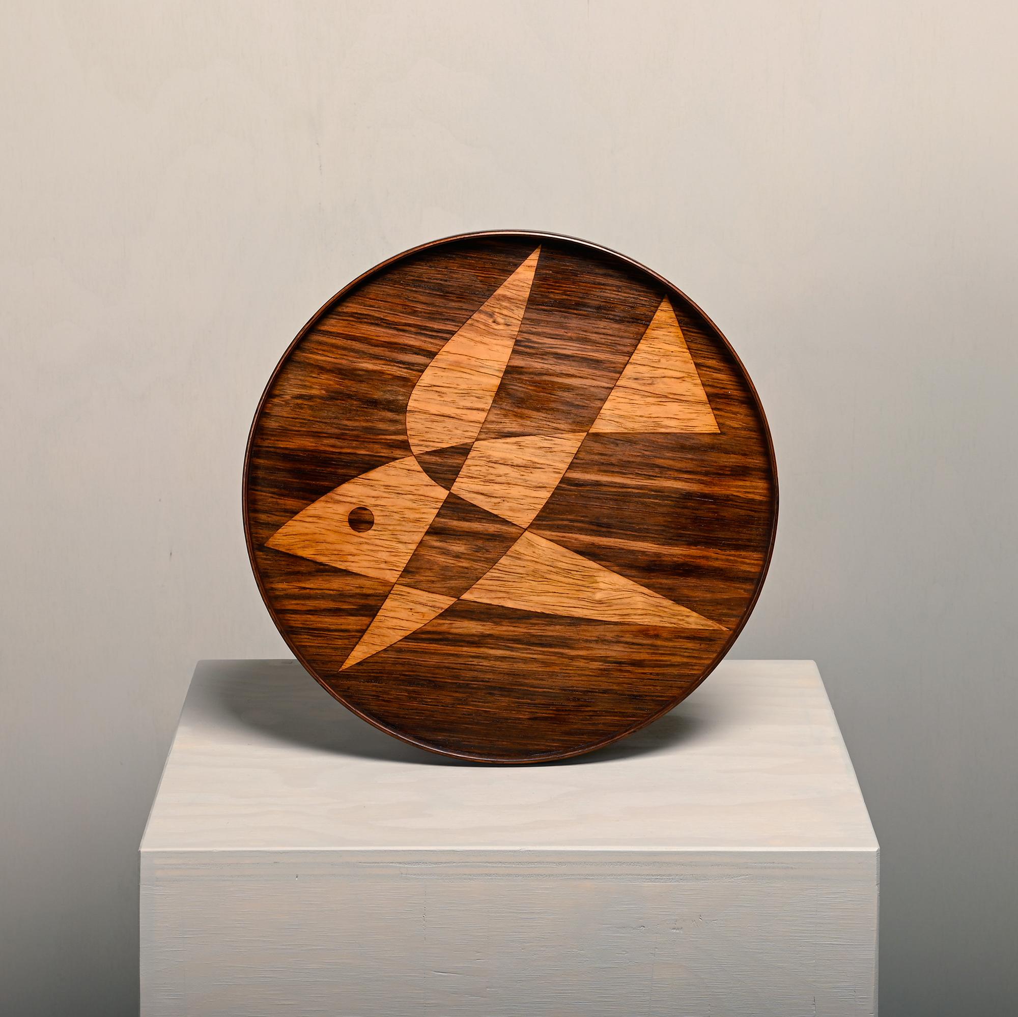 The Modern Scandinavian rosewood tray with fish motif for Intarsia, Denmark 1960s en vente 4