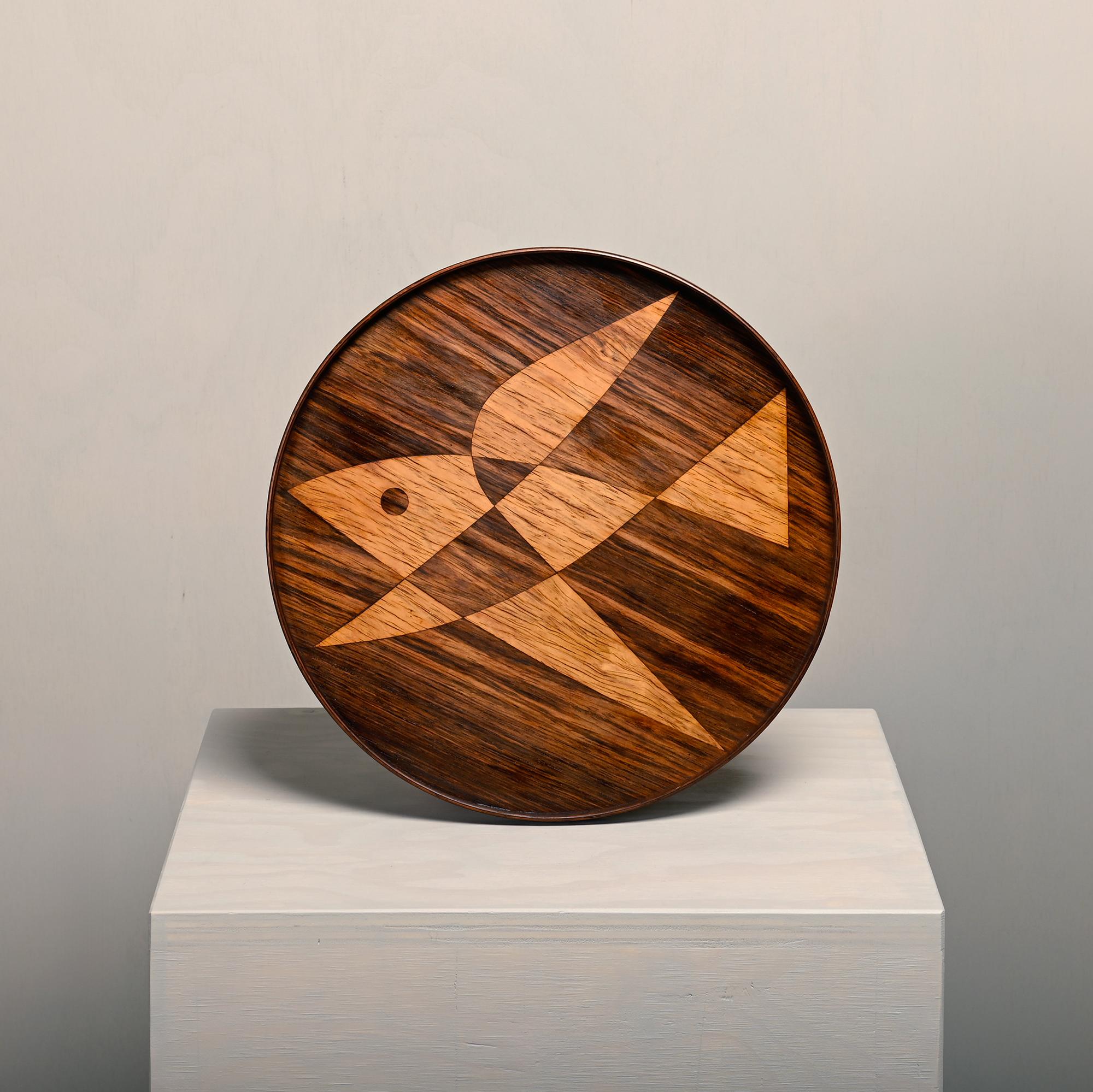 The Modern Scandinavian rosewood tray with fish motif for Intarsia, Denmark 1960s en vente 5