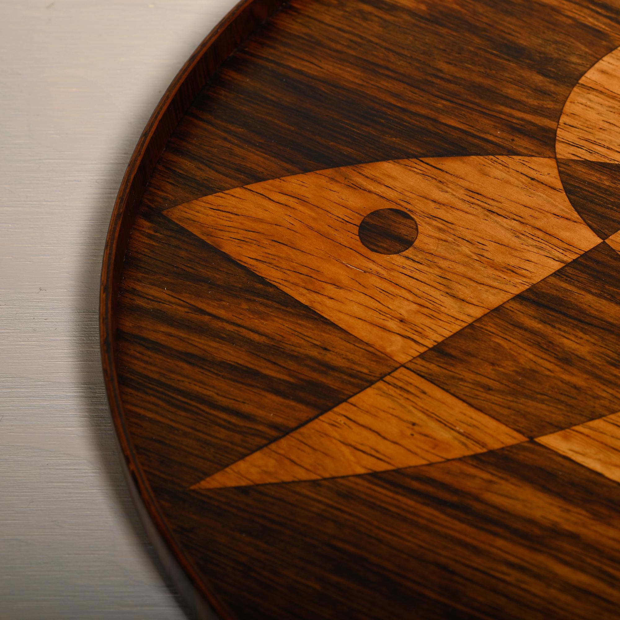 The Modern Scandinavian rosewood tray with fish motif for Intarsia, Denmark 1960s en vente 7