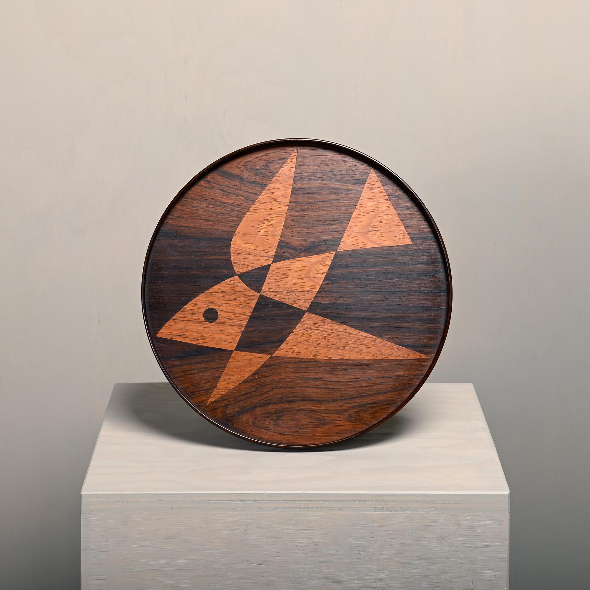 The Modern Scandinavian rosewood tray with fish motif for Intarsia, Denmark 1960s Bon état - En vente à Amsterdam, NL