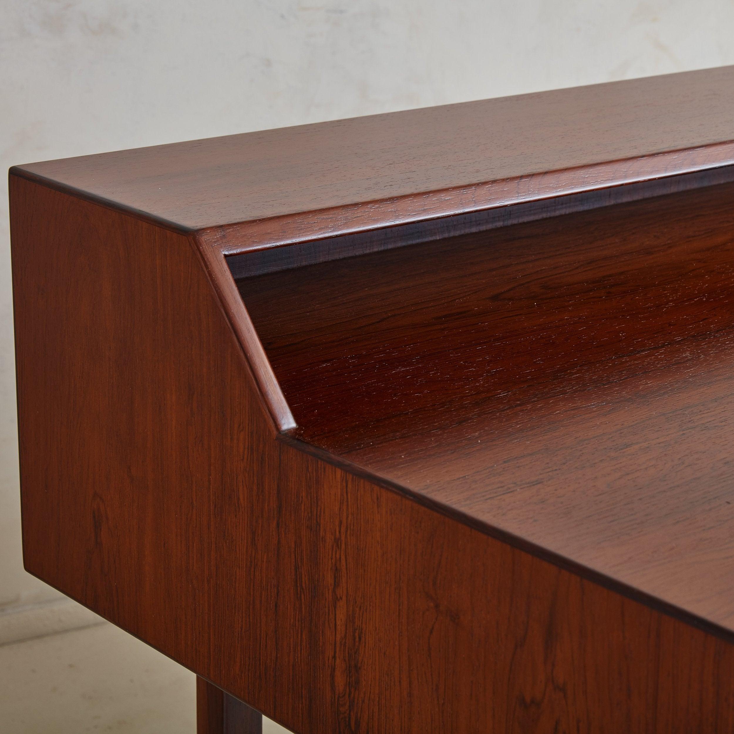 Scandinavian Modern Rosewood Writing Desk Attributed to Kurt Østervig, Denmark 2