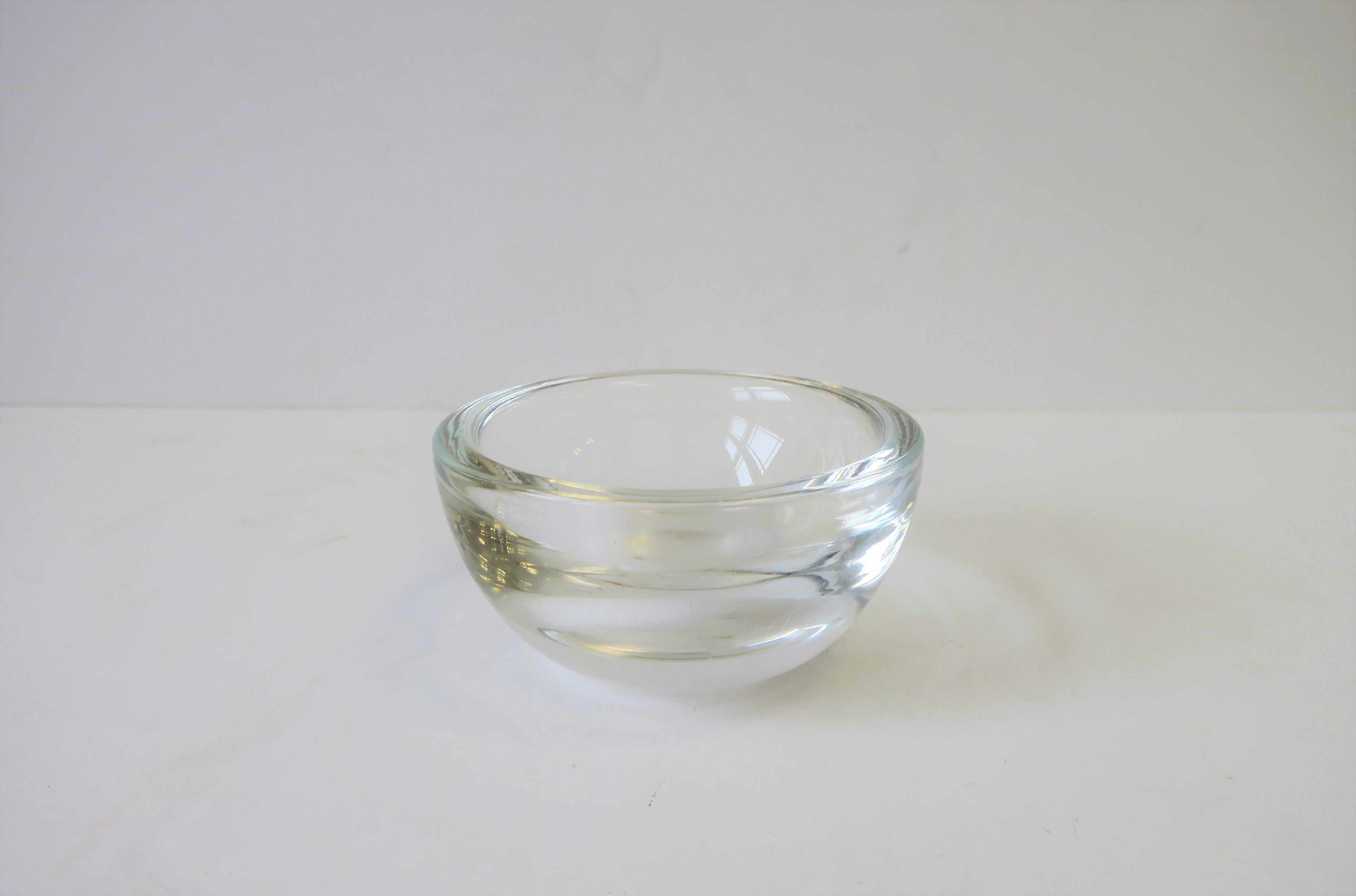 Scandinavian Modern Round Clear Art Glass Bowl (Skandinavisch)
