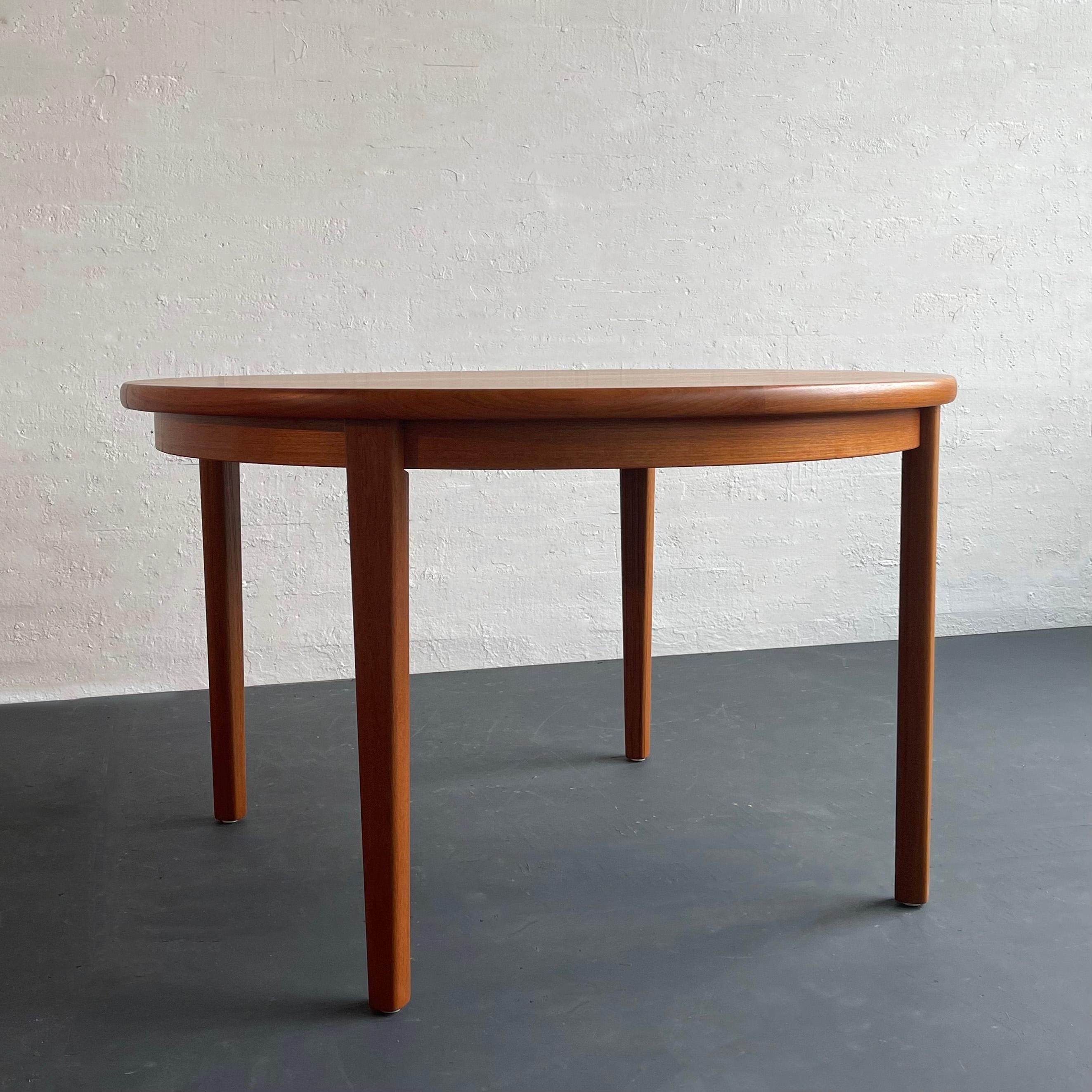 Danish Scandinavian Modern Round Teak Dining Table