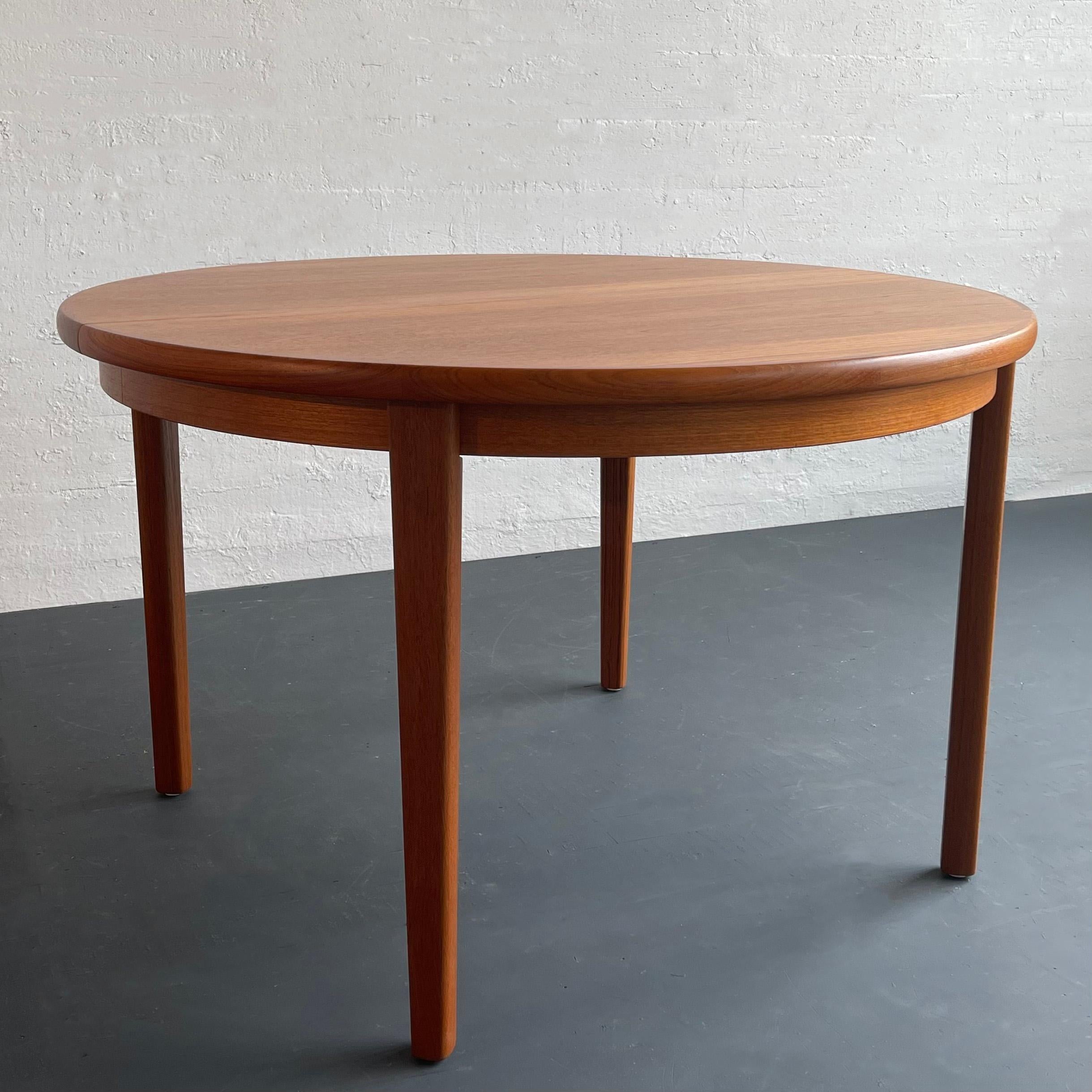 20th Century Scandinavian Modern Round Teak Dining Table