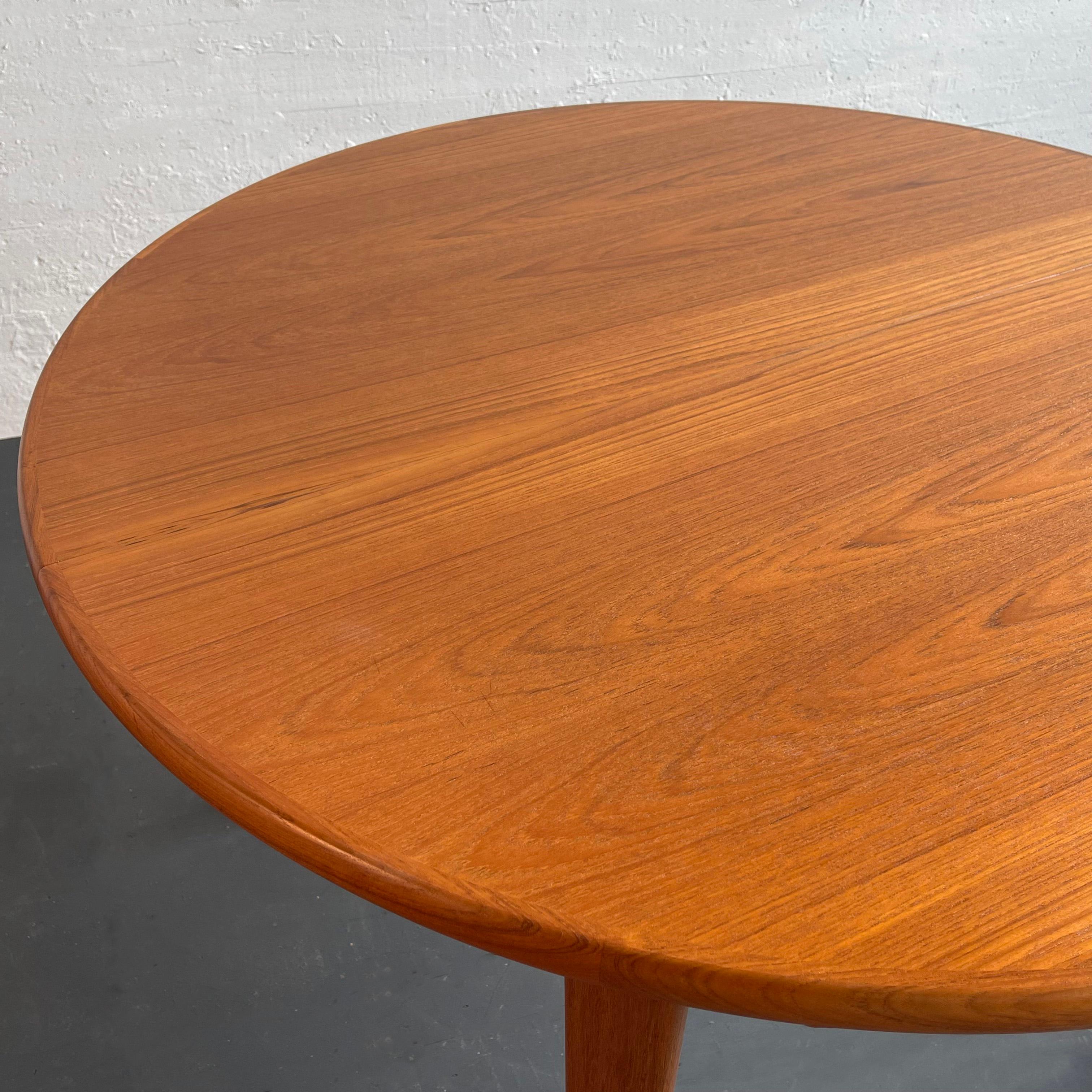 Scandinavian Modern Round Teak Dining Table 4