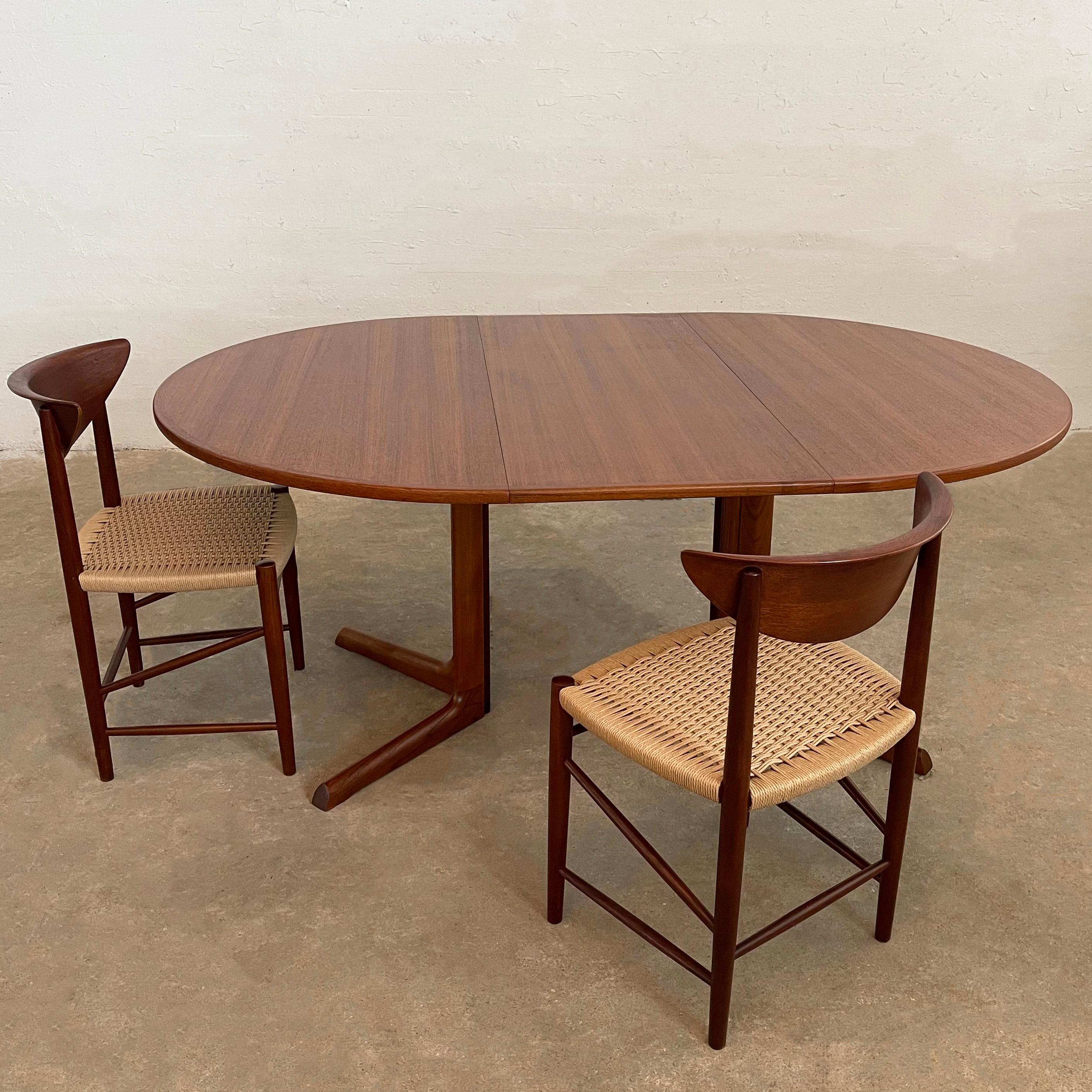 Scandinavian Modern Round Teak Extension Pedestal Dining Table 4