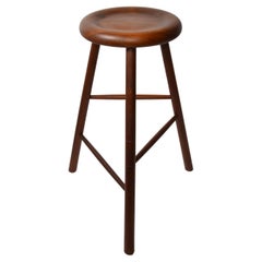 Tabouret haut scandinave moderne en teck, 3 pieds sculptés tournés, queue d'aronde