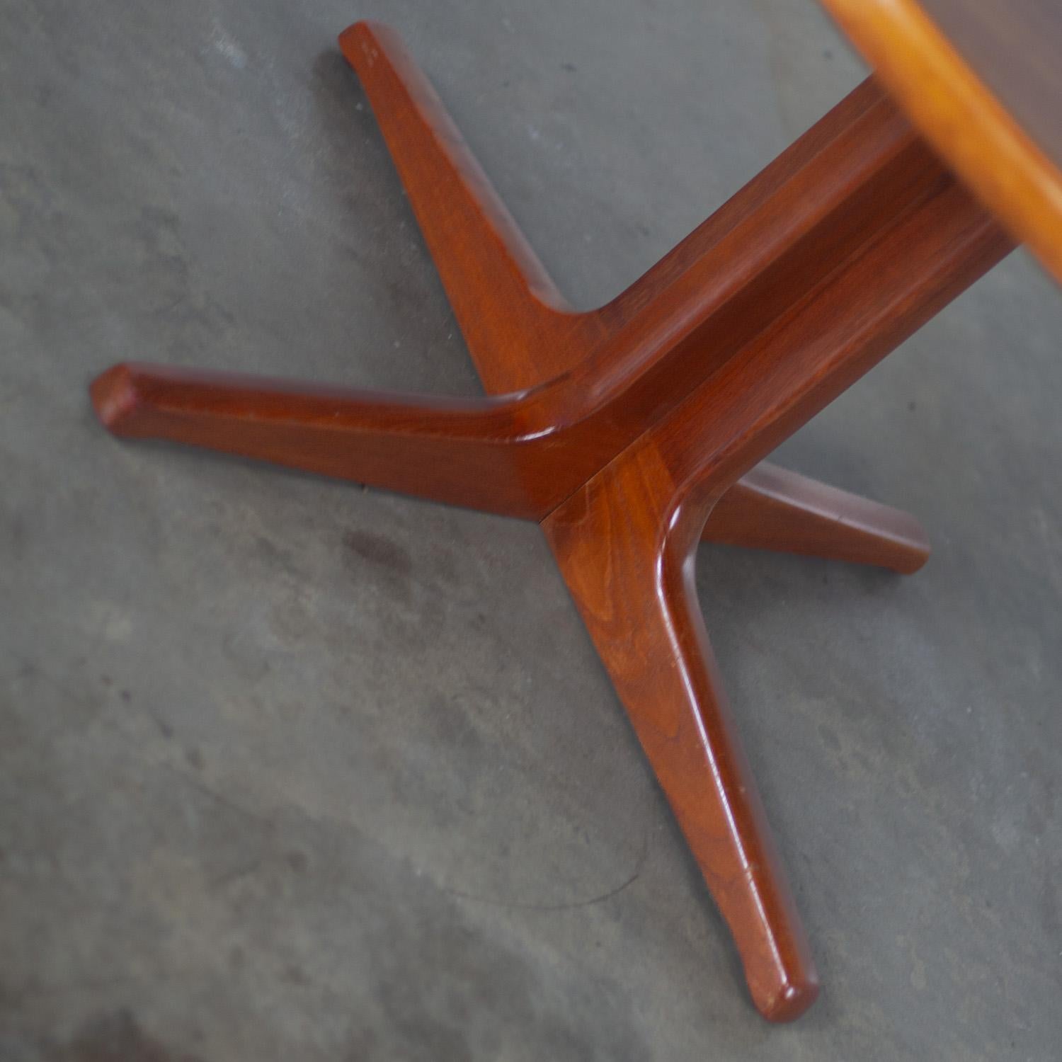 Scandinavian Modern Round to Oval Teak Expanding Dining Table Attr Gudme Mobel. For Sale 5