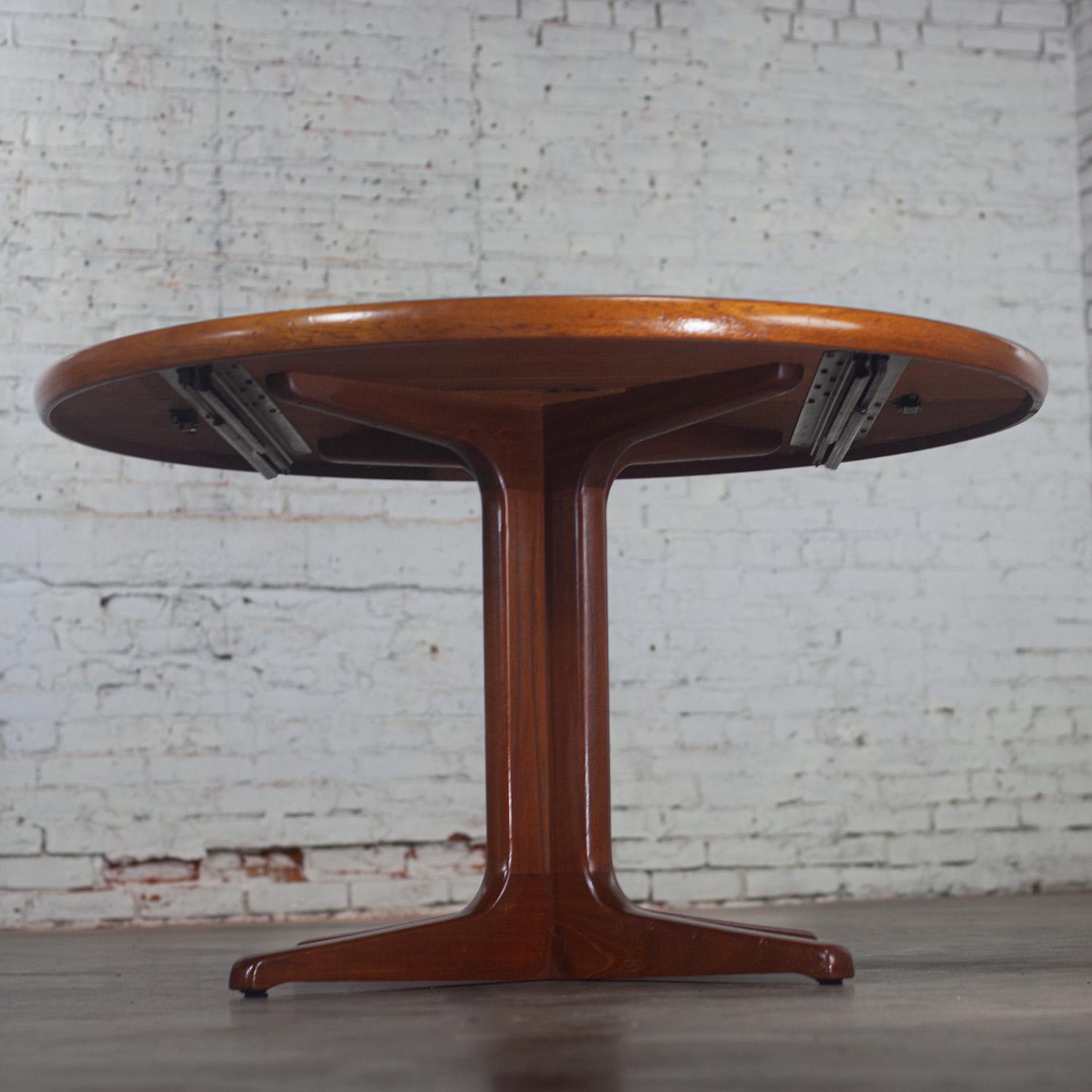 Scandinavian Modern Round to Oval Teak Expanding Dining Table Attr Gudme Mobel. For Sale 6