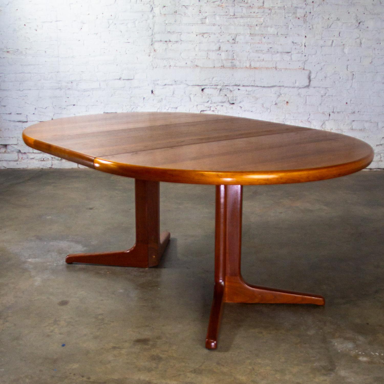 Scandinavian Modern Round to Oval Teak Expanding Dining Table Attr Gudme Mobel. For Sale 12