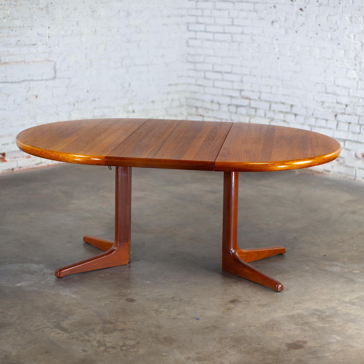 20th Century Scandinavian Modern Round to Oval Teak Expanding Dining Table Attr Gudme Mobel. For Sale