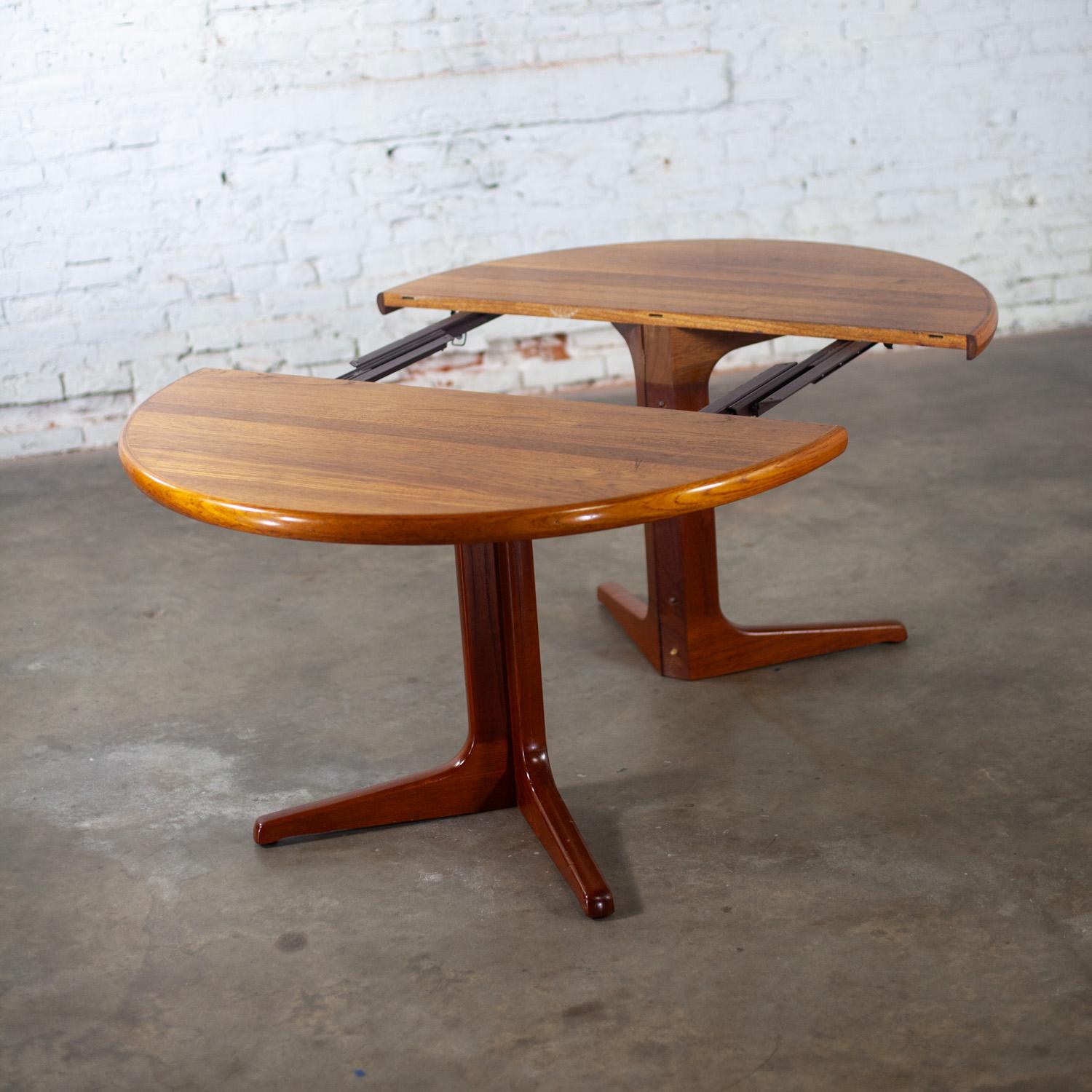 Scandinavian Modern Round to Oval Teak Expanding Dining Table Attr Gudme Mobel. For Sale 1