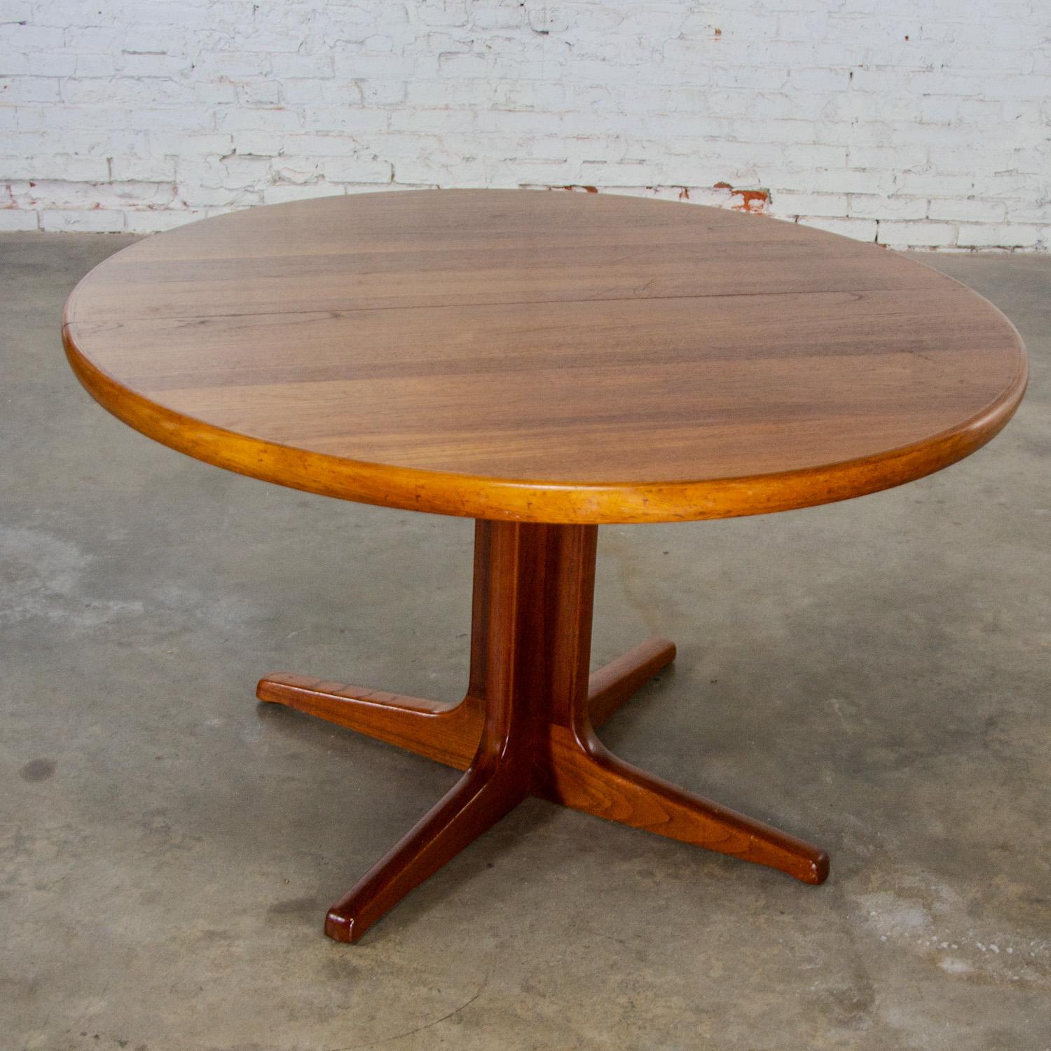 Scandinavian Modern Round to Oval Teak Expanding Dining Table Attr Gudme Mobel. For Sale 2