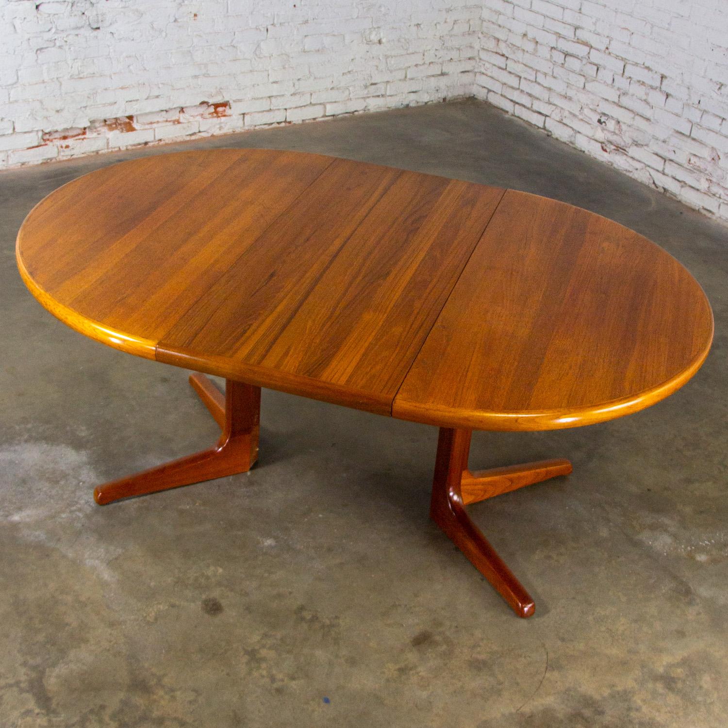 Scandinavian Modern Round to Oval Teak Expanding Dining Table Attr Gudme Mobel. For Sale 3