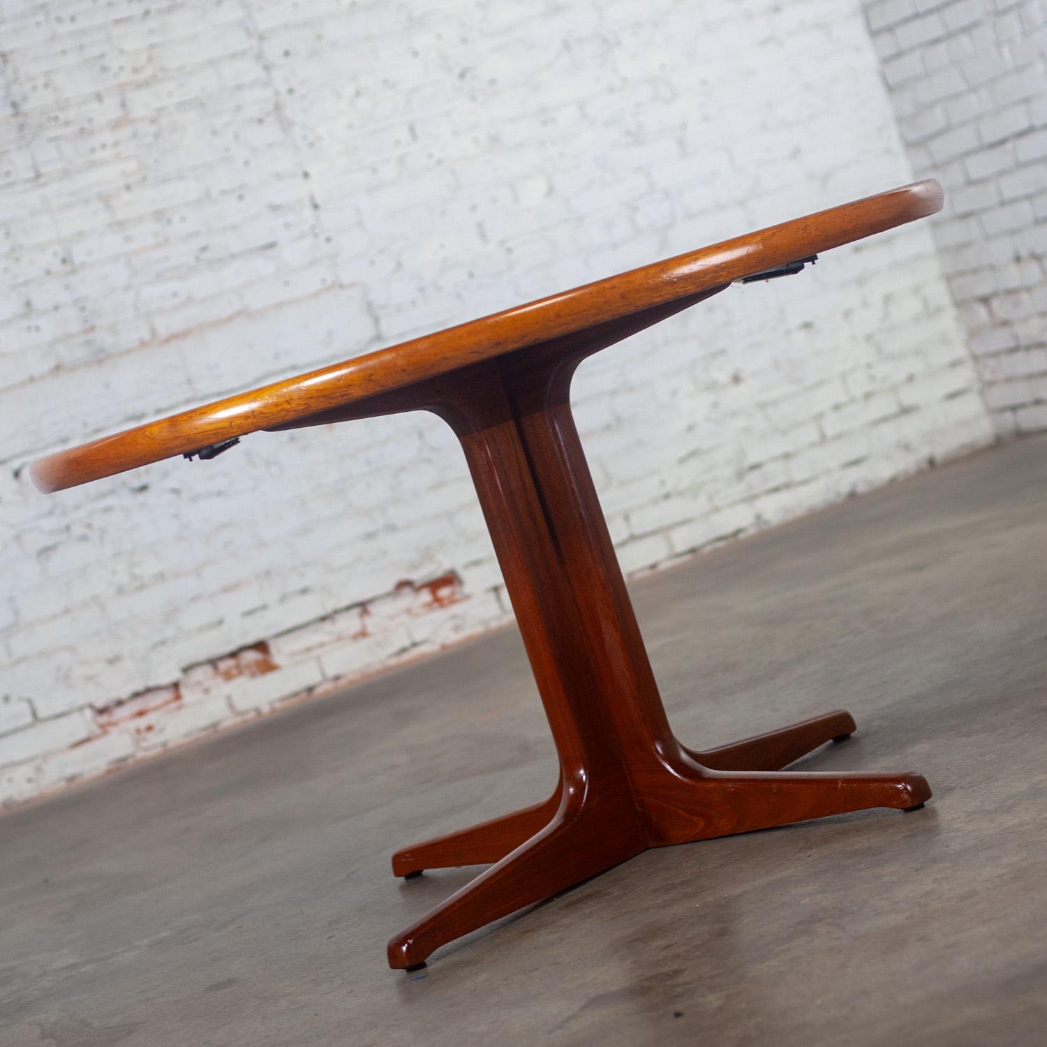 Scandinavian Modern Round to Oval Teak Expanding Dining Table Attr Gudme Mobel. For Sale 4