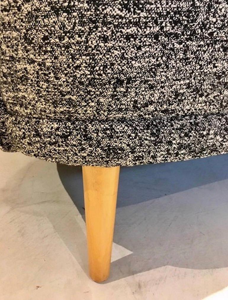 Tissu Canapé Samsas scandinave moderne de Carl Malmsten en vente