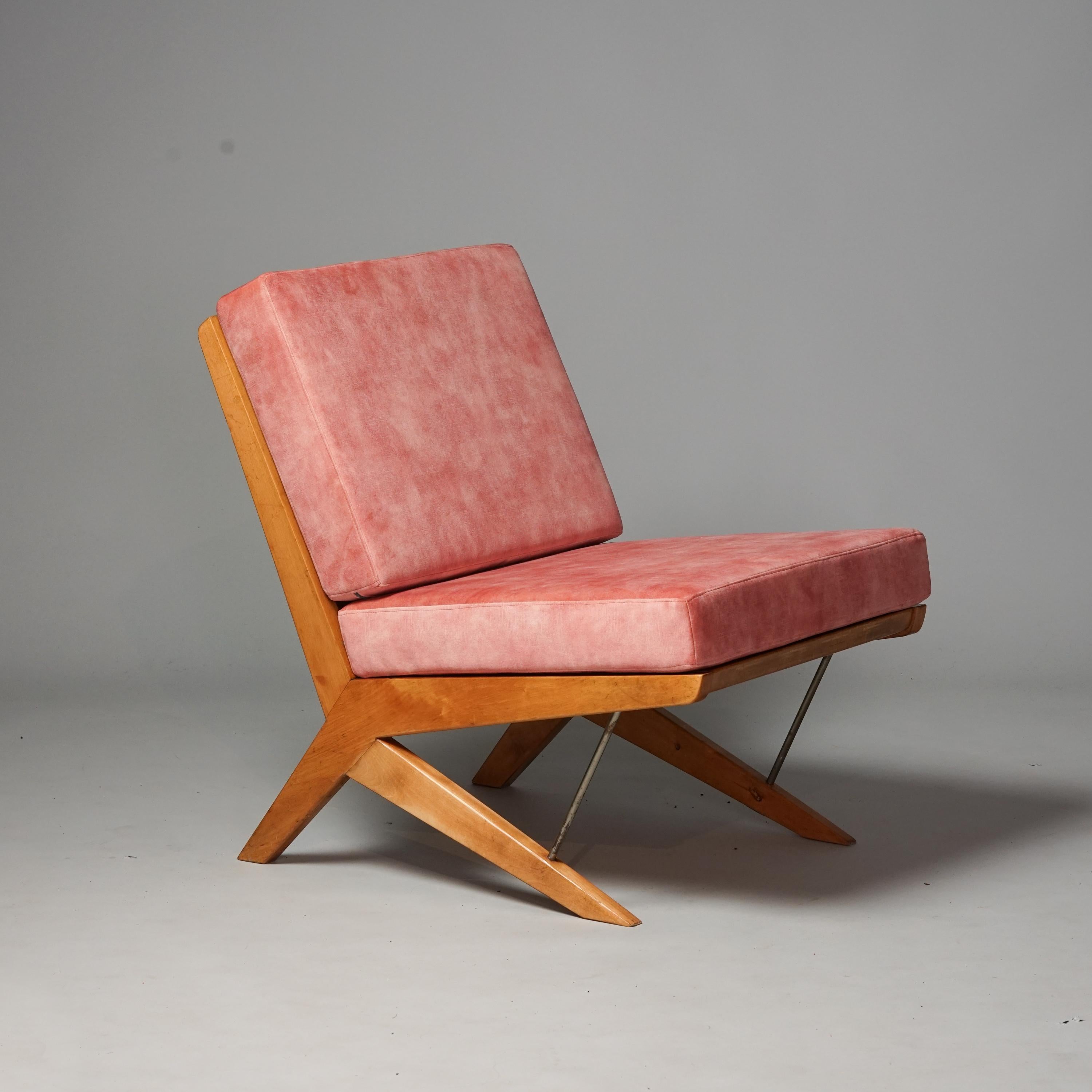 Birch armchair in the style of Olavi Hänninen, 1950/1960s. Birch frame with brass details. Reupholstered with quality fabric. Good vintage condition, minor patina on the frame consistent with age and use. 

Olavi Tapio Hänninen was a Finnish