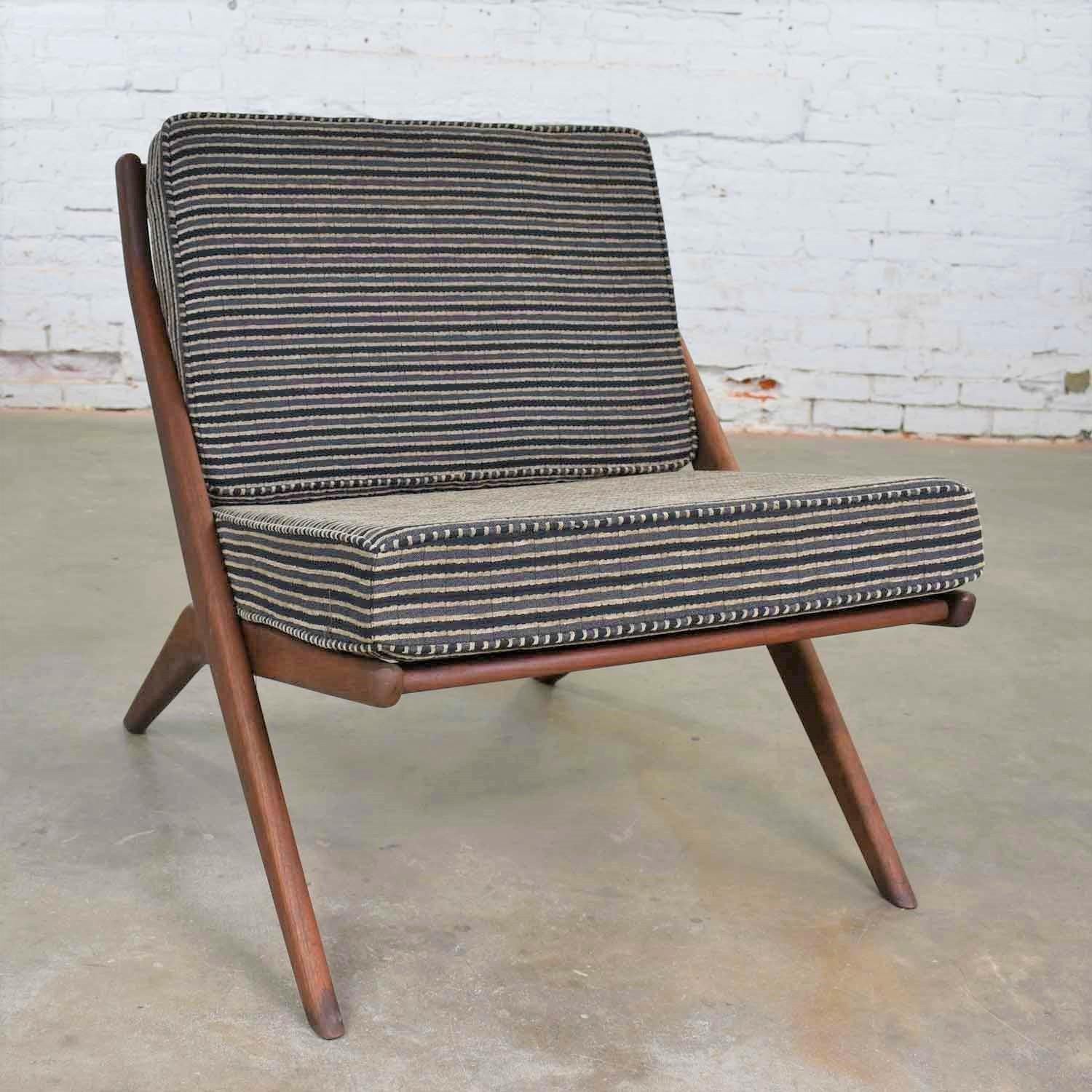 scandinavian lounge chair