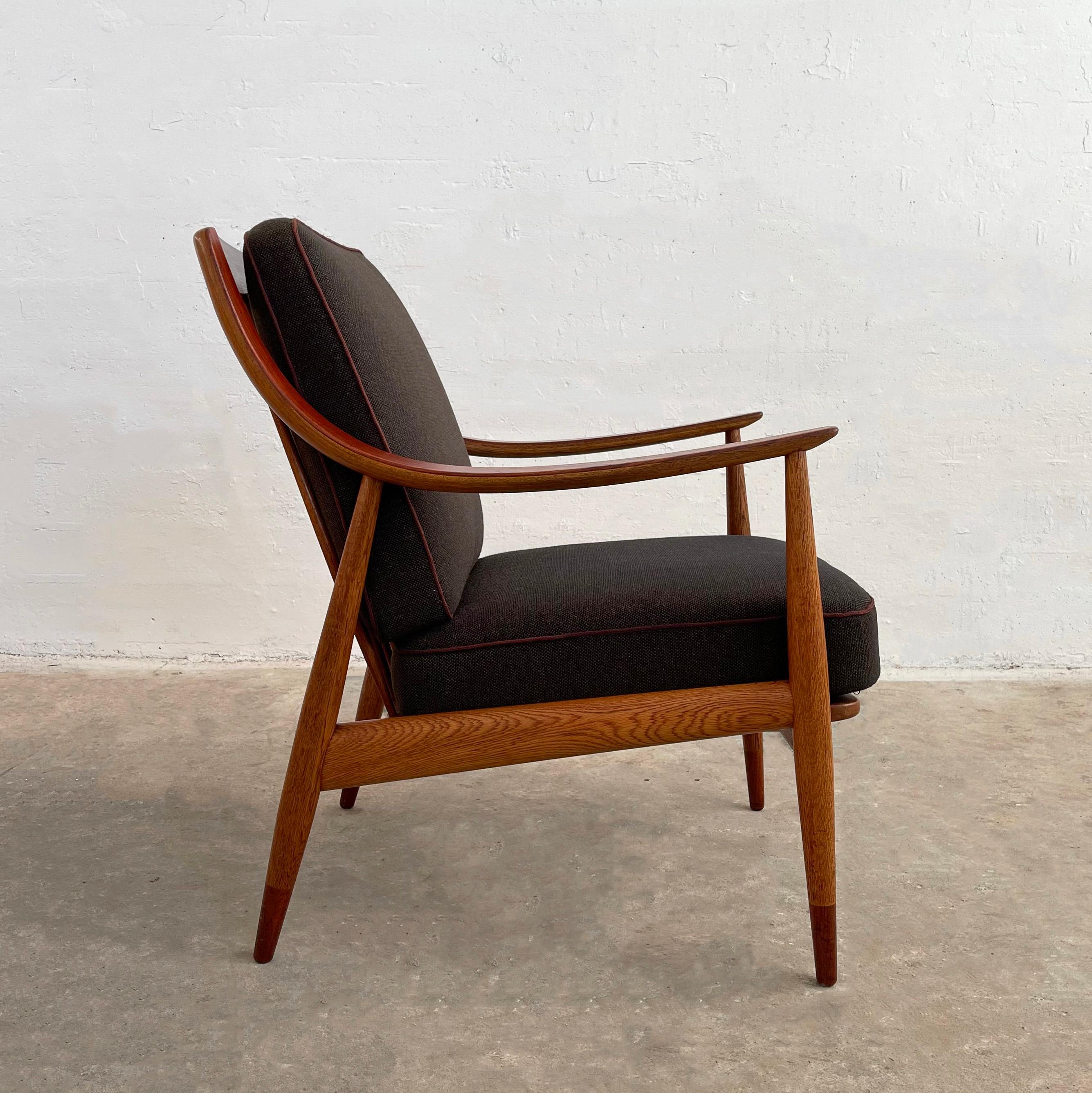 Scandinavian Modern Scoop Lounge Chair By Peter Hvidt And Orla Molgaard-Nielsen In Good Condition For Sale In Brooklyn, NY