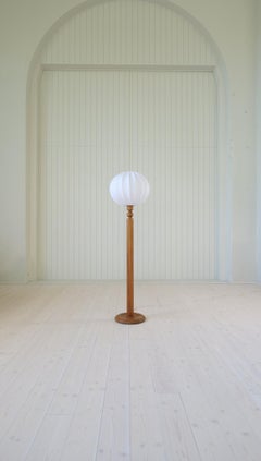 Scandinavian Modern Sculptural Floor Lamp in Pine Uno Kristiansson, Sweden 1970s