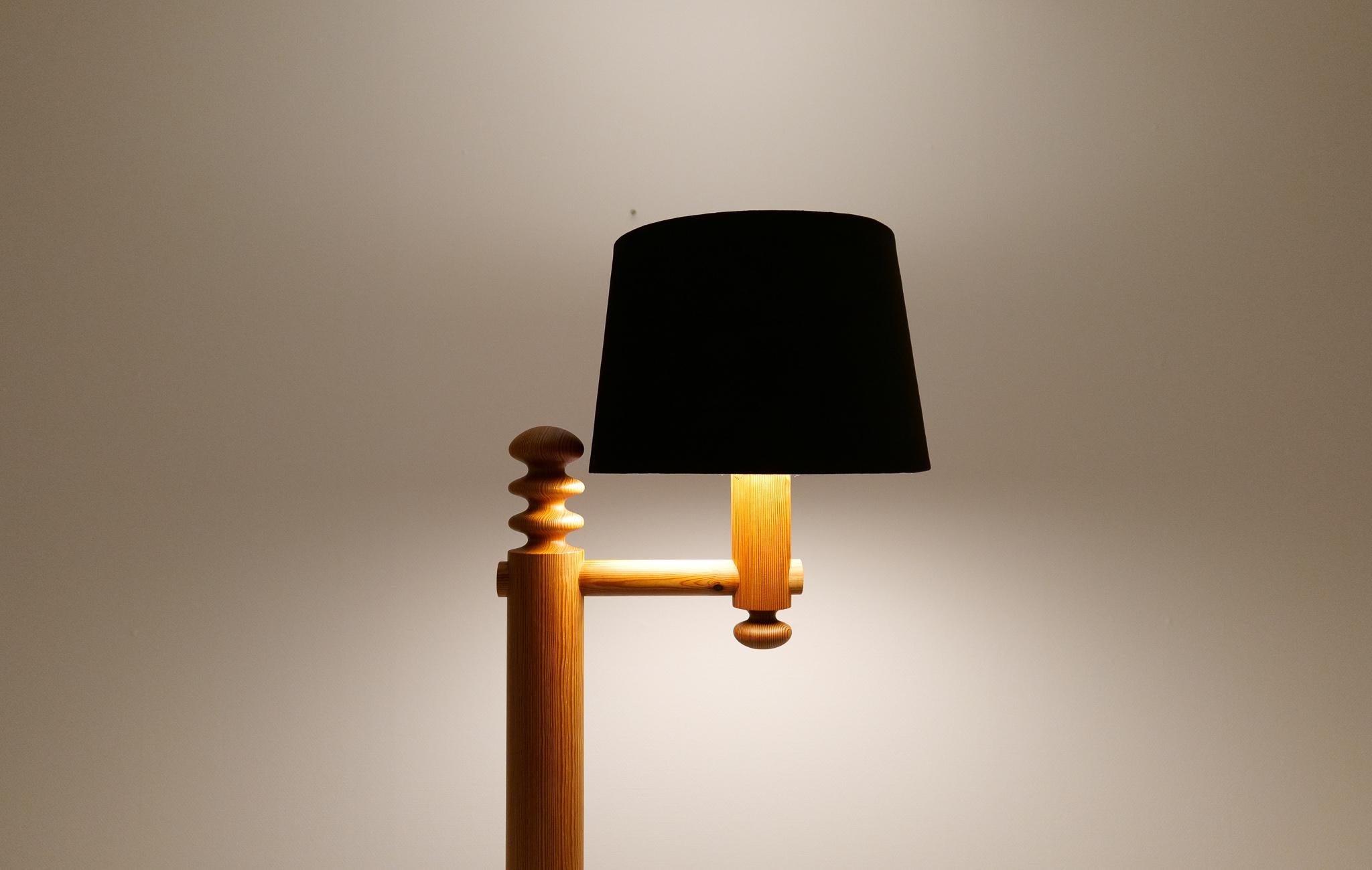 Scandinavian Modern Sculptural Floor Lamp in Pine Uno Kristiansson, Sweden 1970s 8