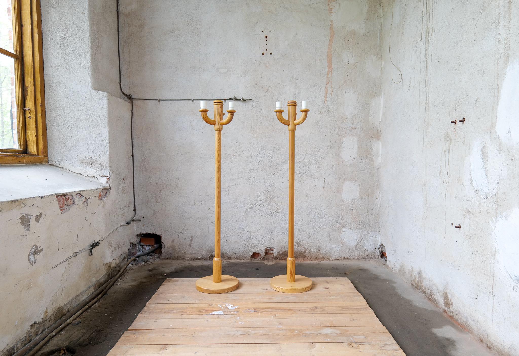 Floor lamps manufactured in Sweden. It’s made in solid pine. These ones with organically sculptured pine that gives a wonderful floor lamp. The floor lamps have 3 lamp sockets each, 

Nice vintage condition, small marks, and wear. 

Dimensions: