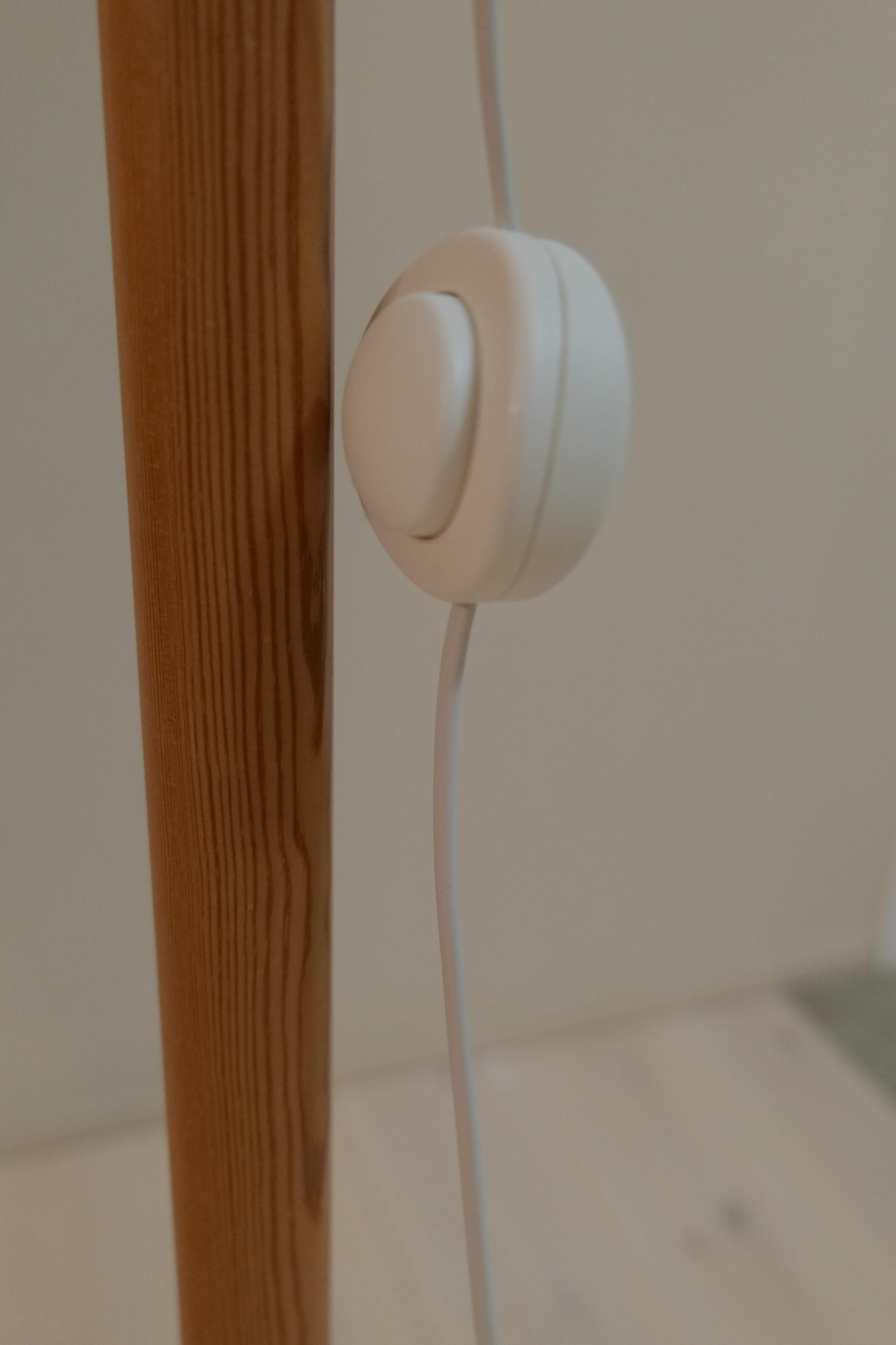 Lampade da terra scultoree The Modern Scandinavian Made in Pine, Svezia anni '70 in vendita 8