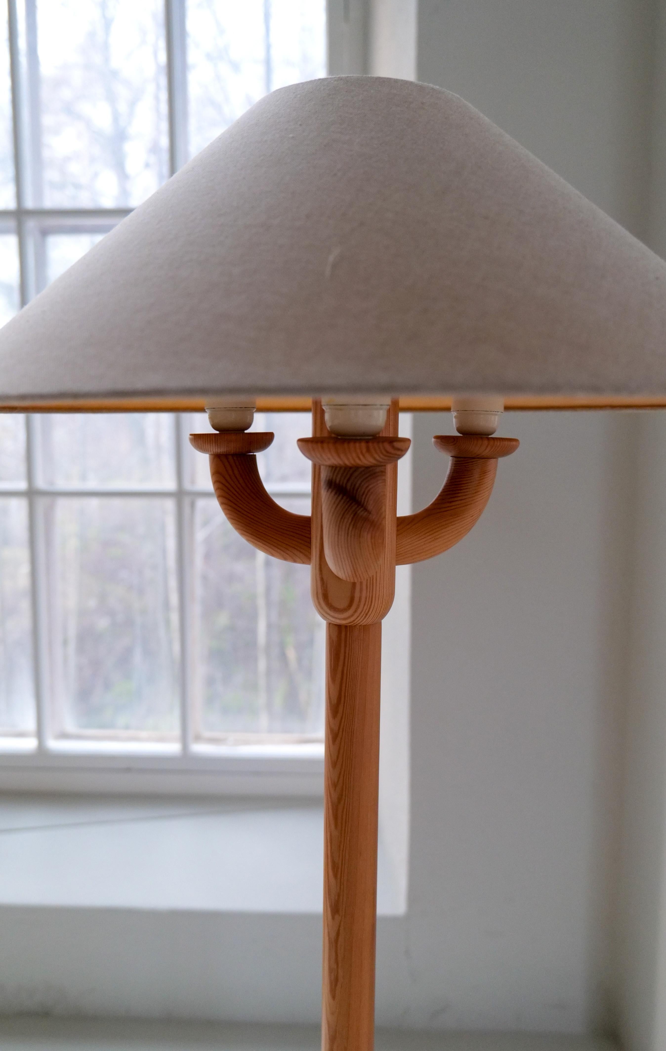 Lampade da terra scultoree The Modern Scandinavian Made in Pine, Svezia anni '70 in vendita 10