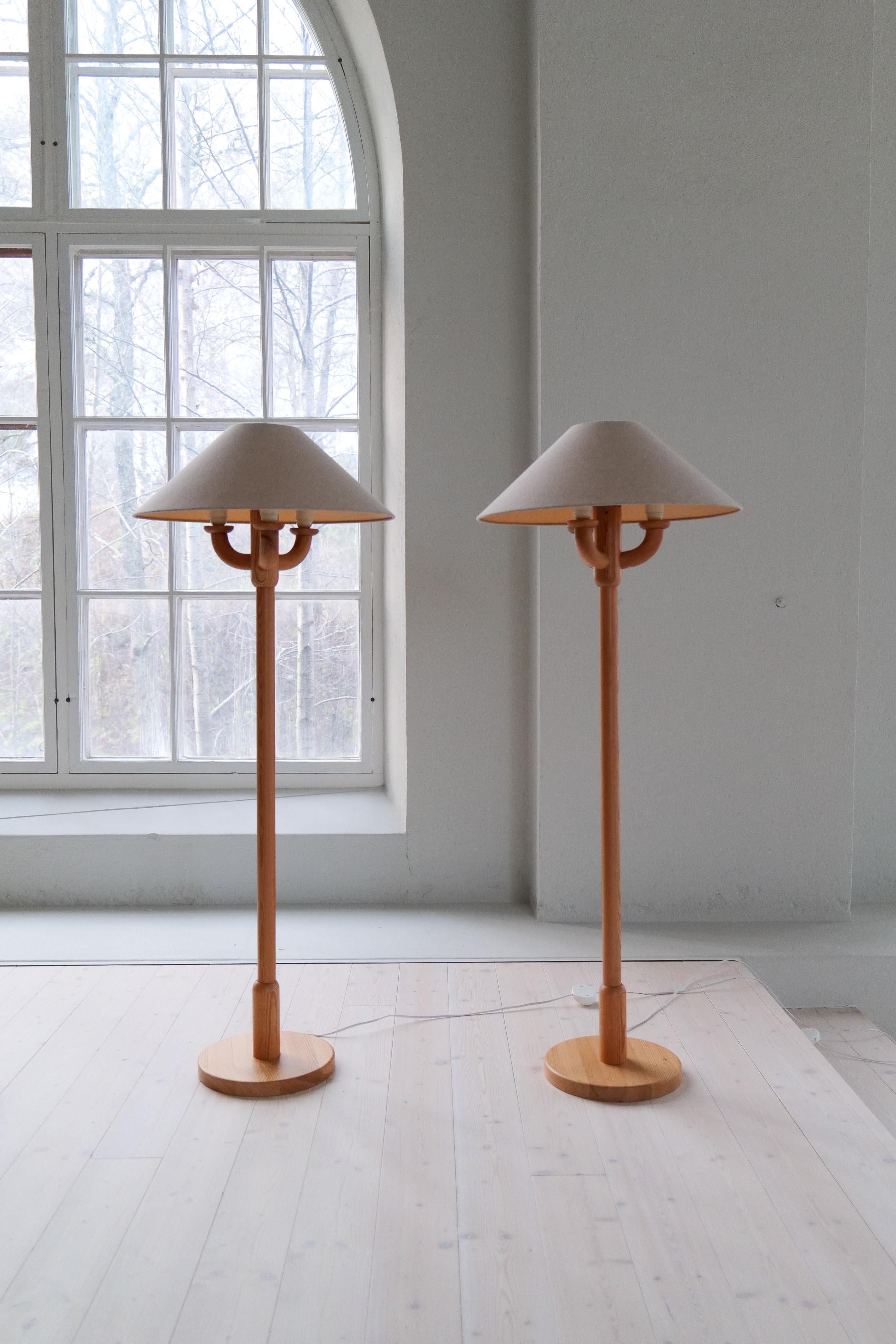 Lampade da terra scultoree The Modern Scandinavian Made in Pine, Svezia anni '70 in vendita 12