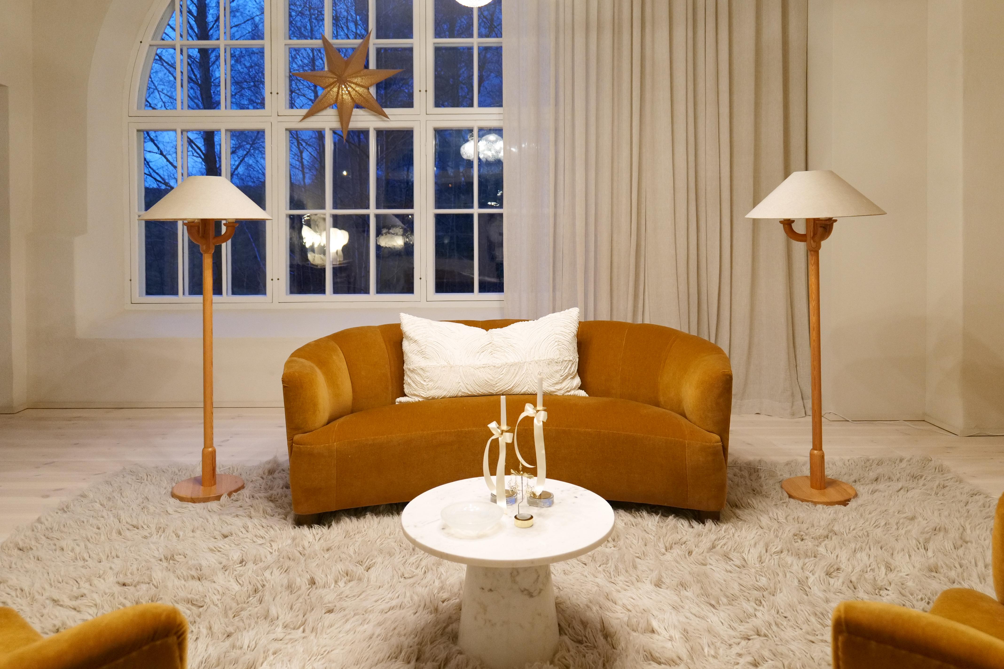 Scandinavo moderno Lampade da terra scultoree The Modern Scandinavian Made in Pine, Svezia anni '70 in vendita